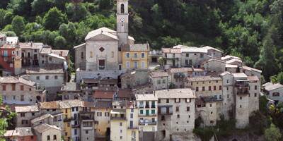 La foudre frappe le clocher de ce village de la Côte d'Azur, l'horloge et les cloches sont en rade
