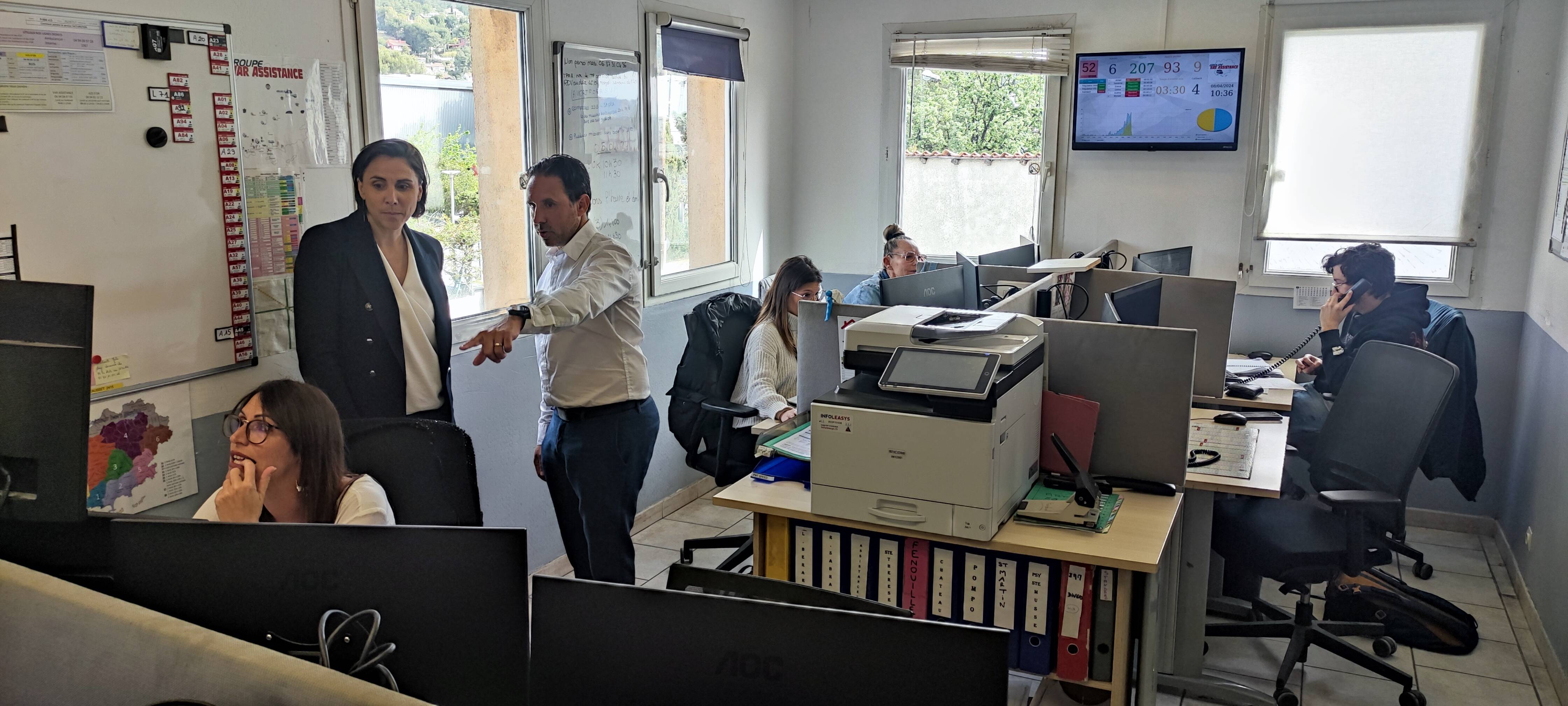 "Nous sommes payés au SMIC pour sauver des vies!": les ambulanciers varois dévoilent leur quotidien aux élus locaux