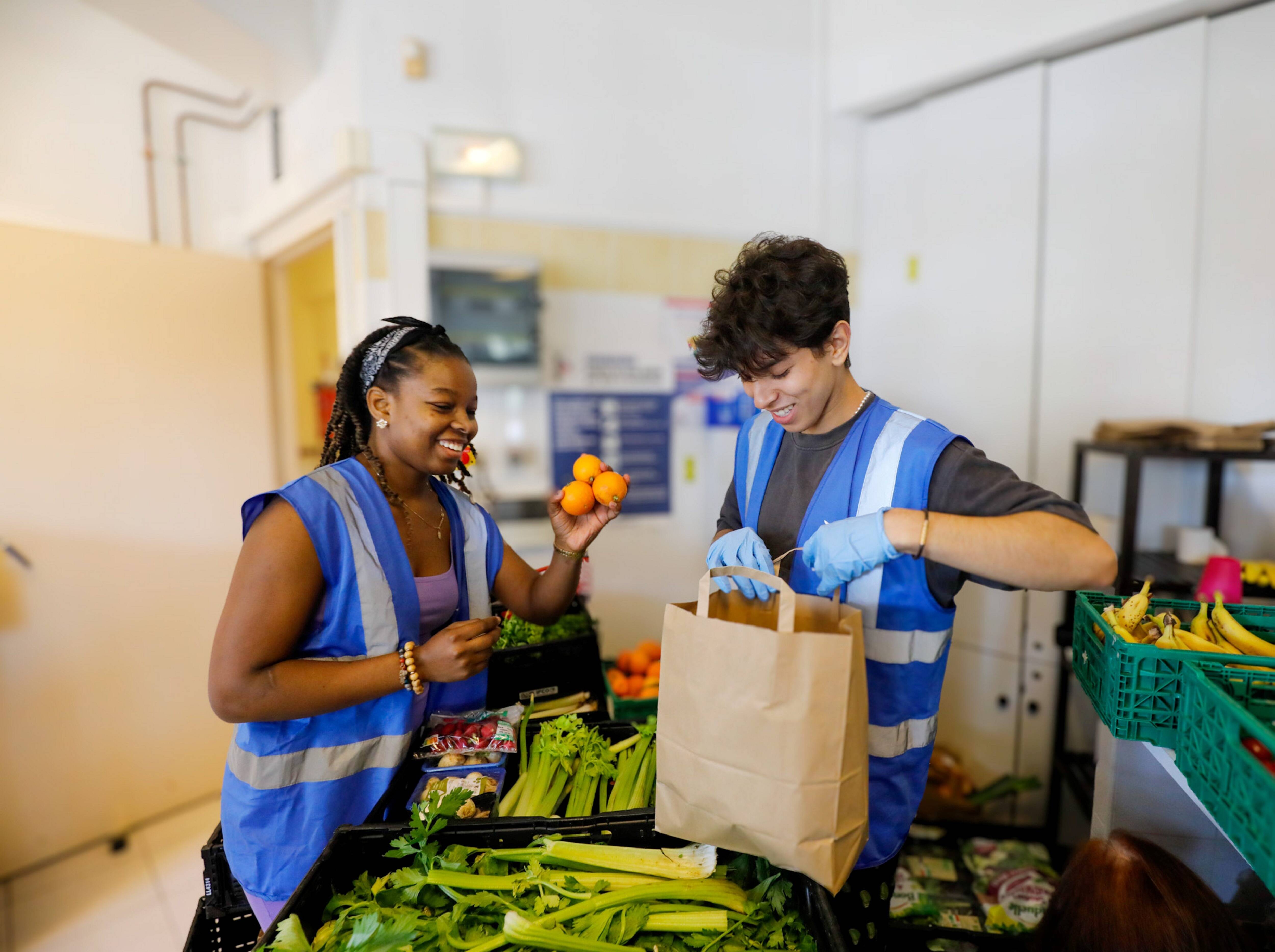 "On reçoit beaucoup plus de monde qu'avant": dans cette épicerie solidaire, le Secours Populaire soutient les étudiants en galère