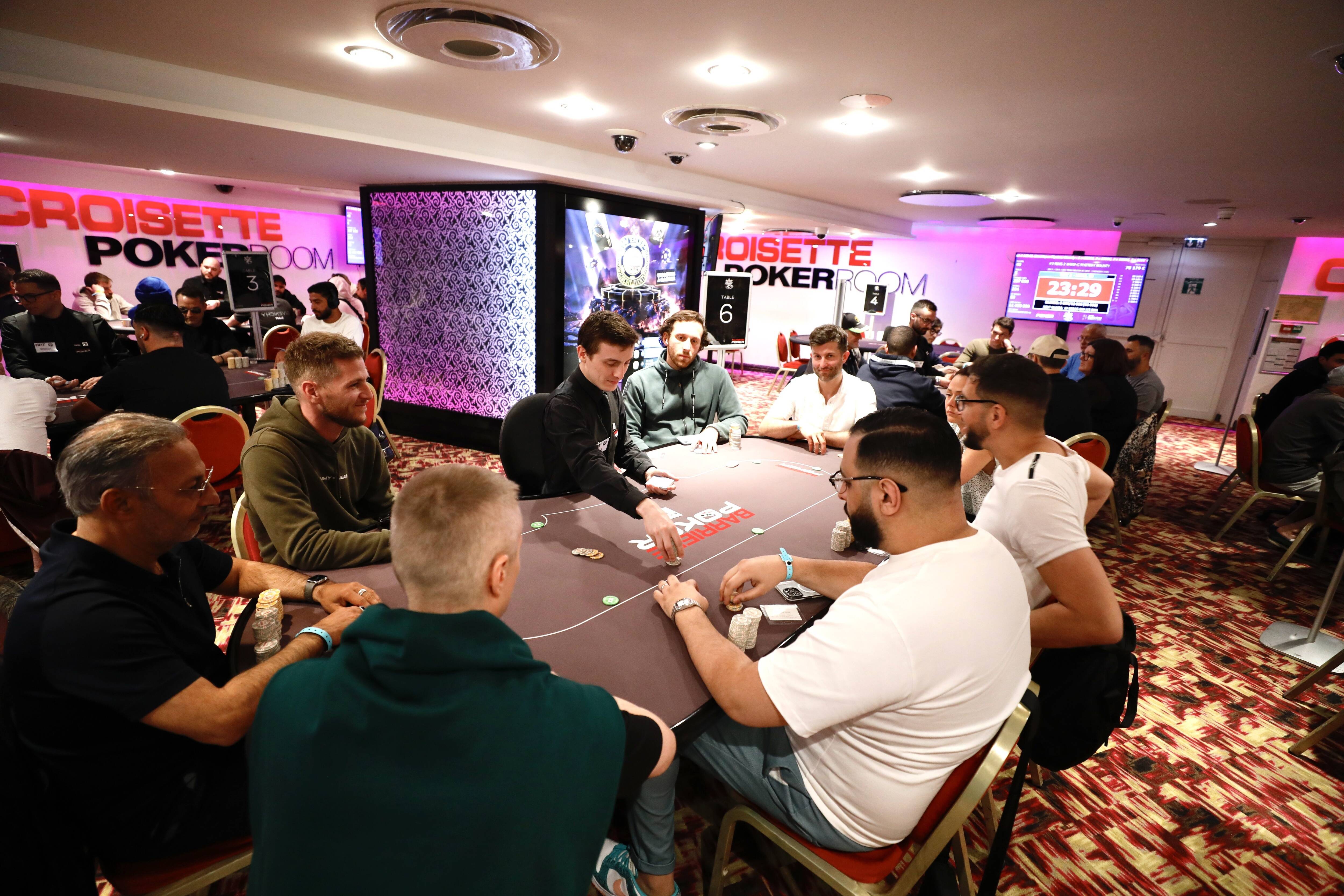 Plus de 600 joueurs, 12 tournois, 44 tables... Le poker roi de Cannes ville pendant dix jours