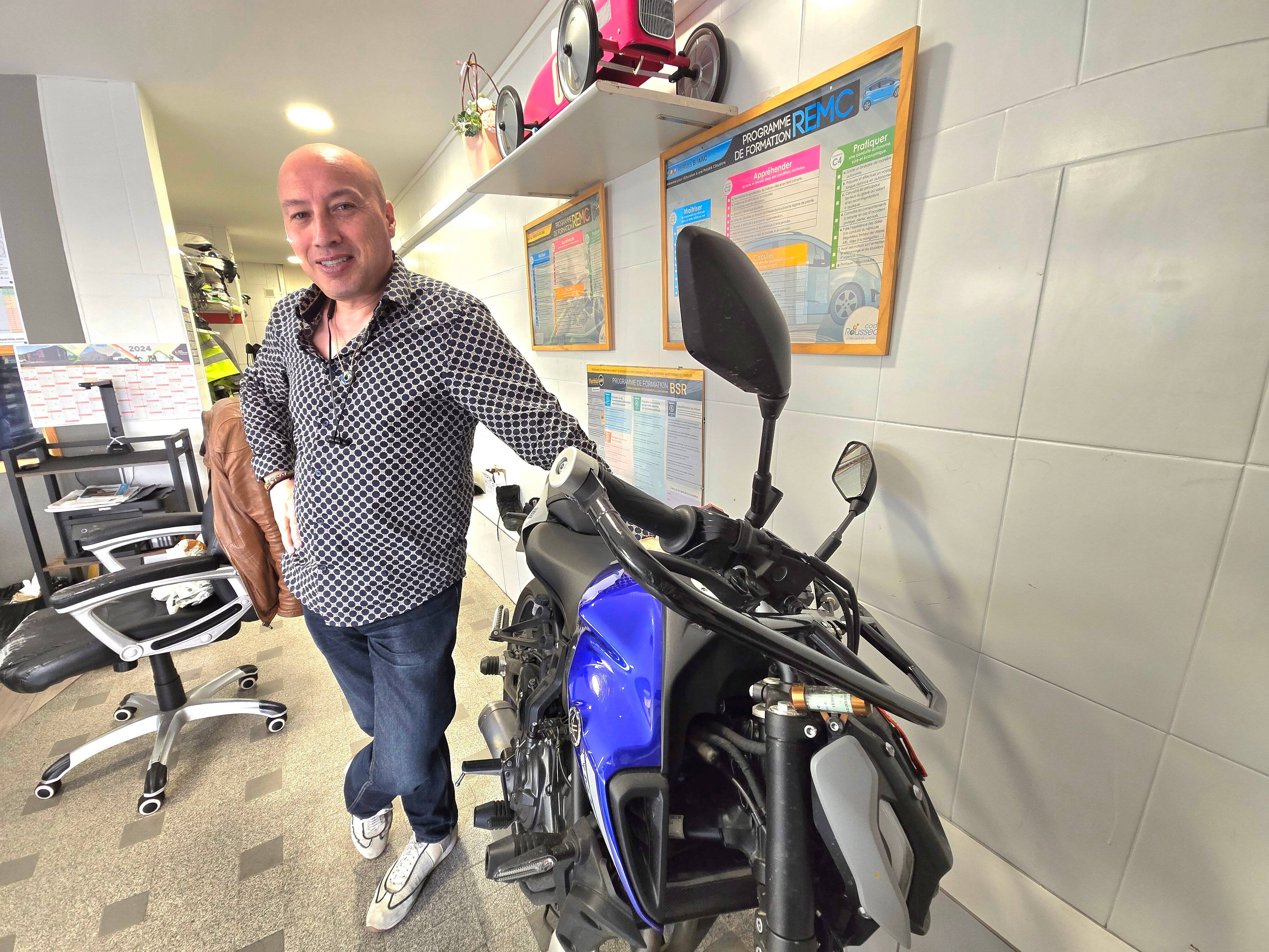 "Être en sécurité sur la route, ça n'a pas de prix": ce formateur au permis deux-roues défend le contrôle technique