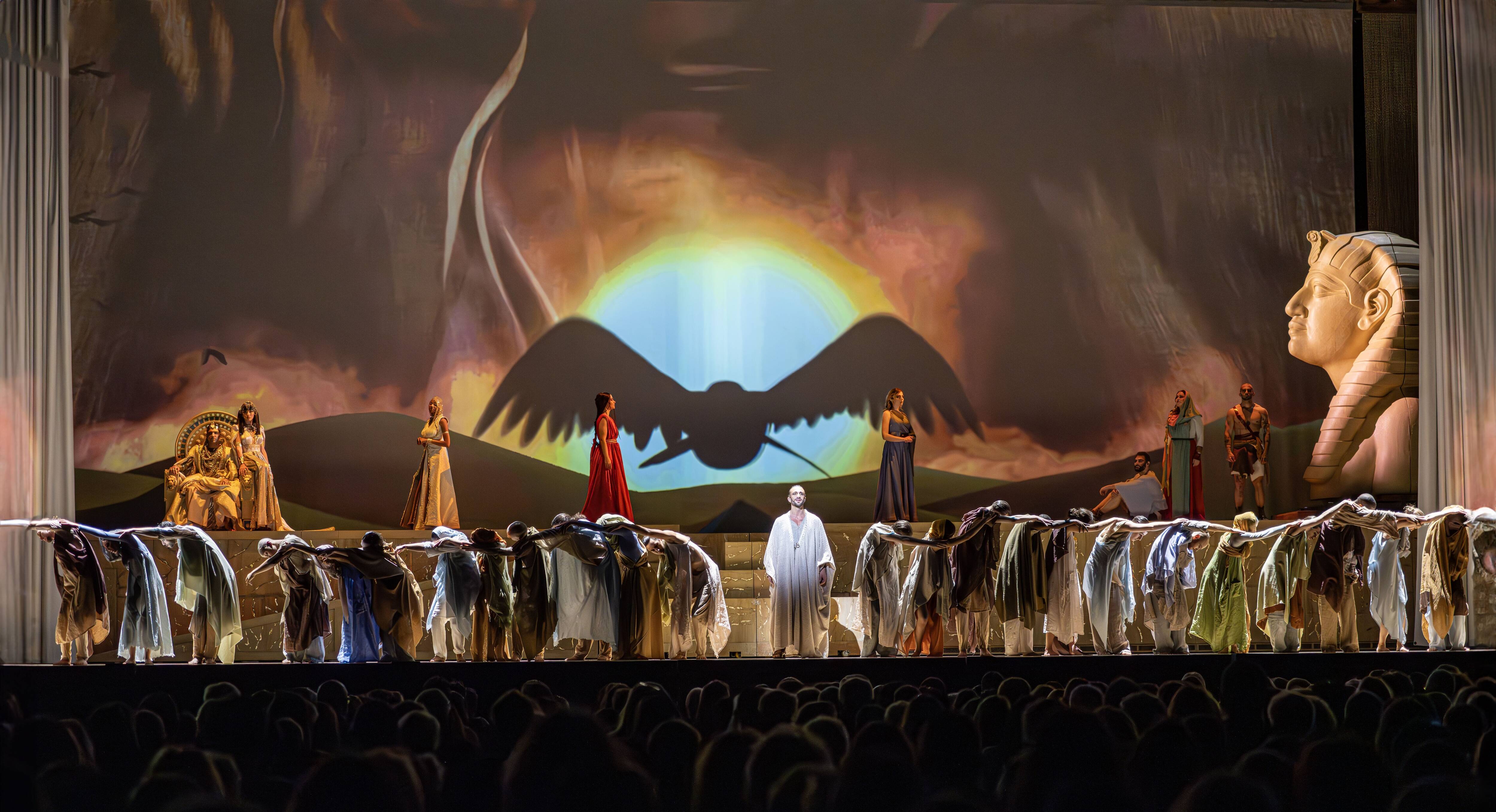 Il jouera Moïse samedi soir "à la maison" dans une nouvelle version de la comédie musicale "Les Dix Commandements", qui est le Niçois Benjamin Bocconi?