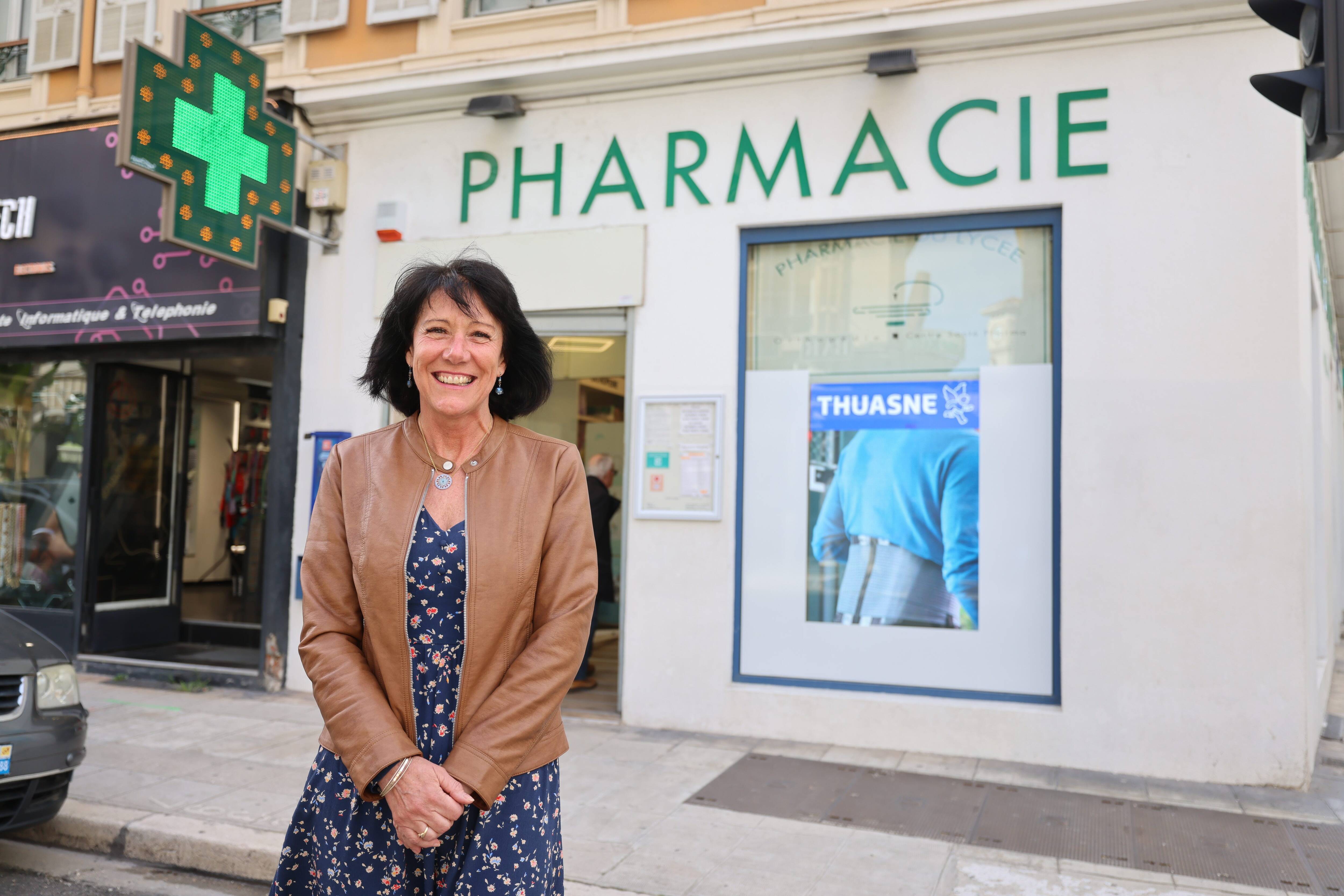 "Je me suis sentie utile": elle quitte sa pharmacie à Nice après 44 ans de passion aux petits soins