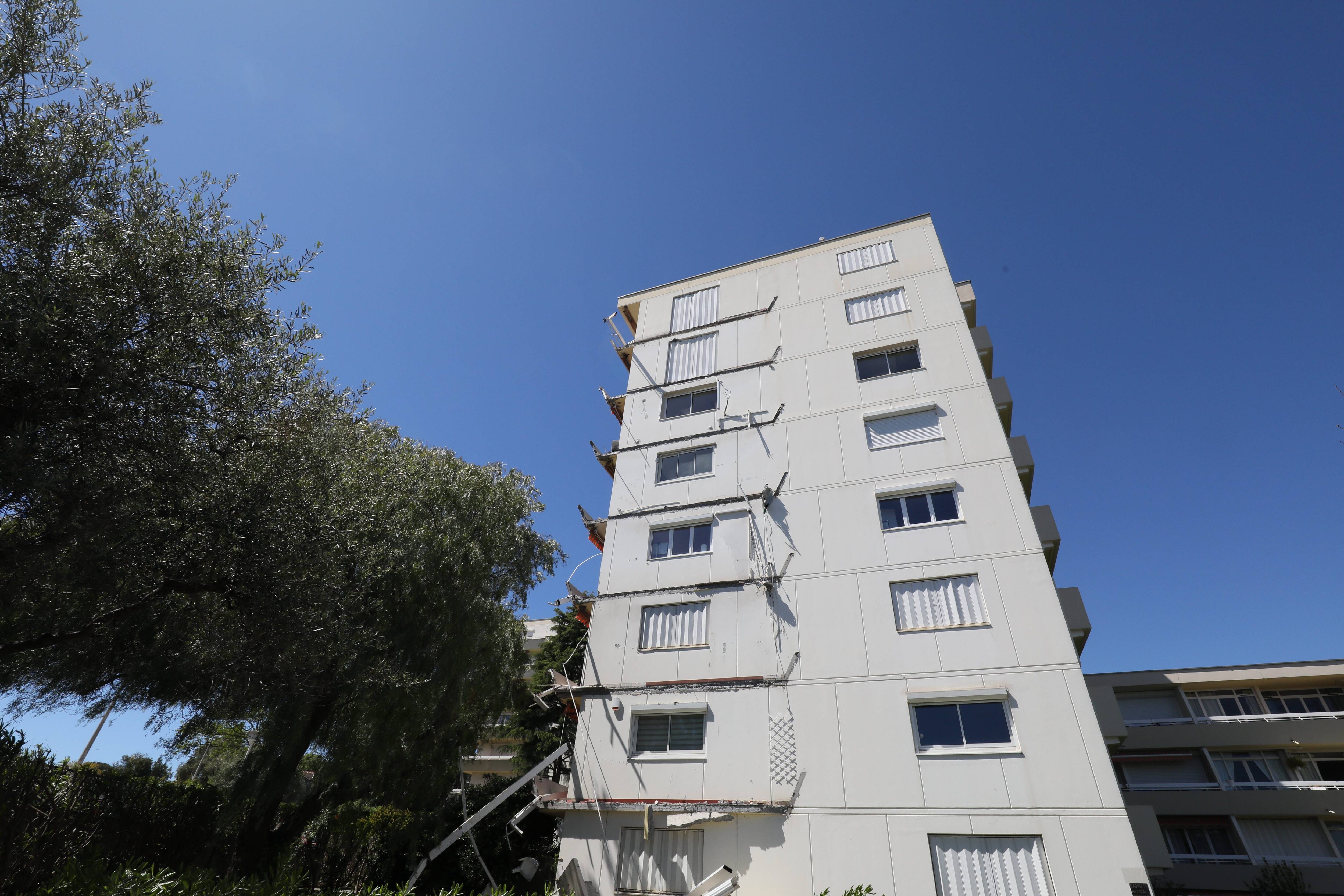 "On ne sait pas si ça ne va pas nous arriver aussi": une semaine après l'effondrement de sept balcons à Antibes, on a rencontré les habitants de la résidence
