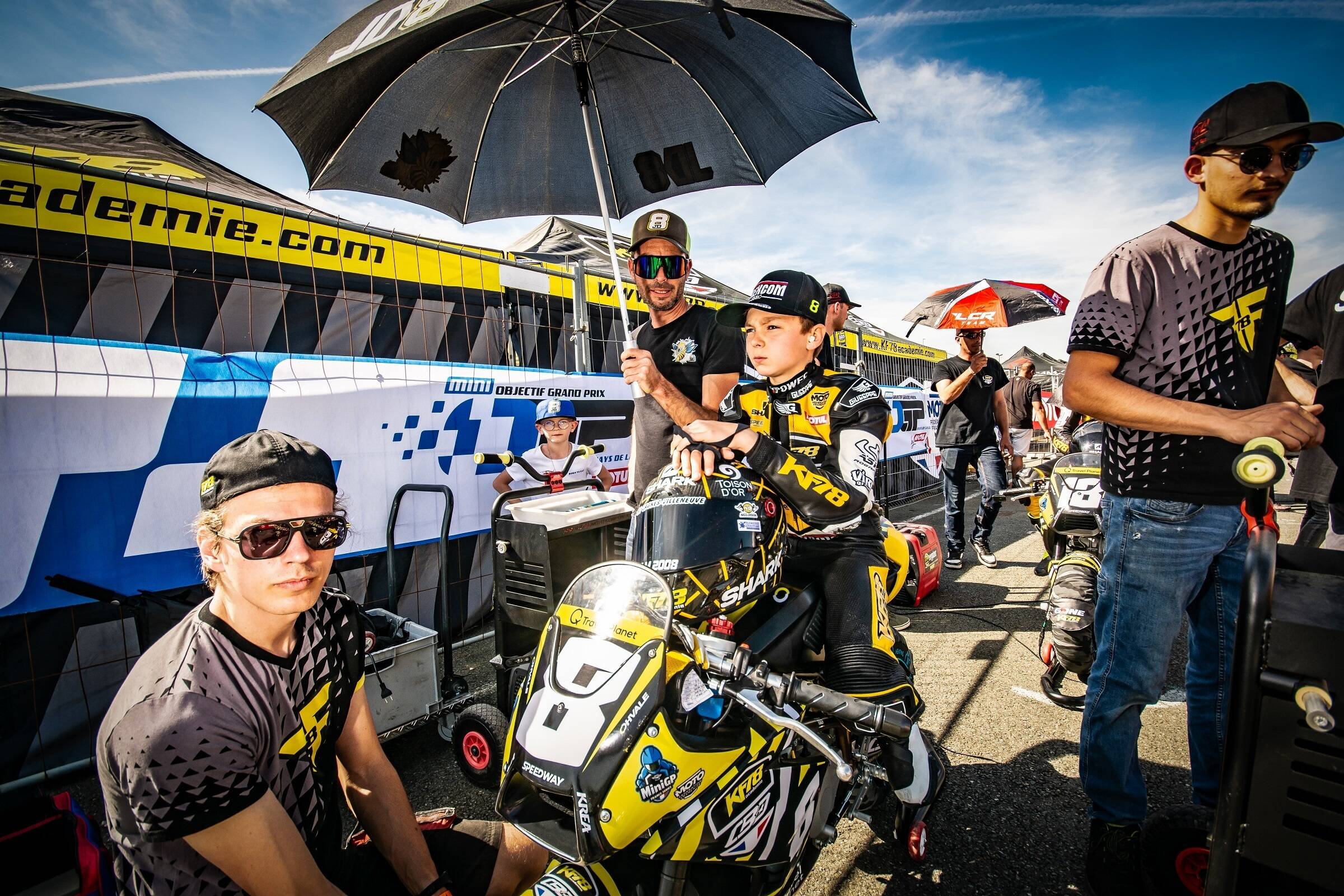 Le jeune pilote moto de Sainte-Maxime Johann Dubois veut remporter le titre de champion de France