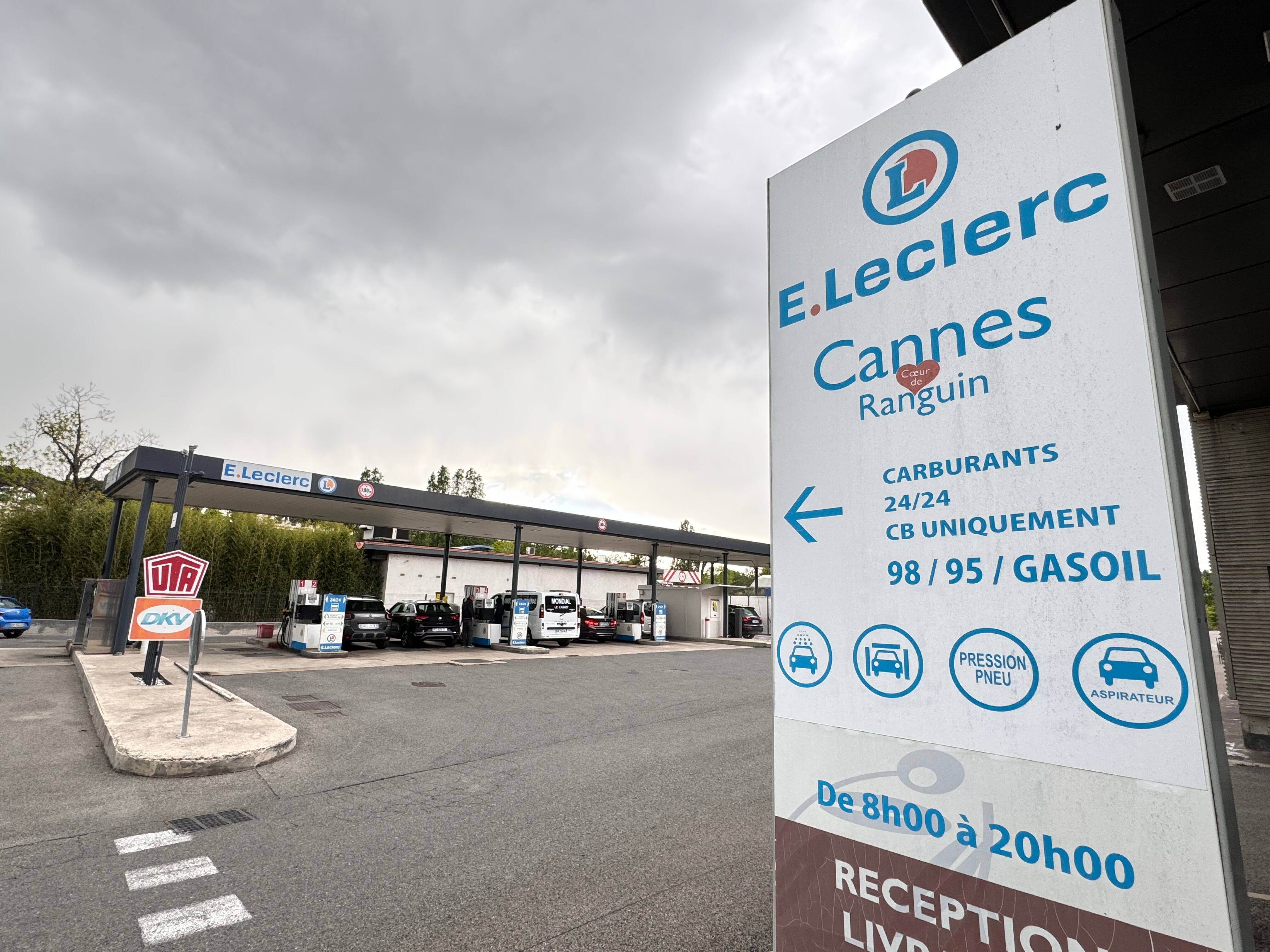 Ce Varois tente de faire un plein d'essence dans une station de Cannes La Bocca, on lui débite 300 ¬ mais aucune goutte d'essence