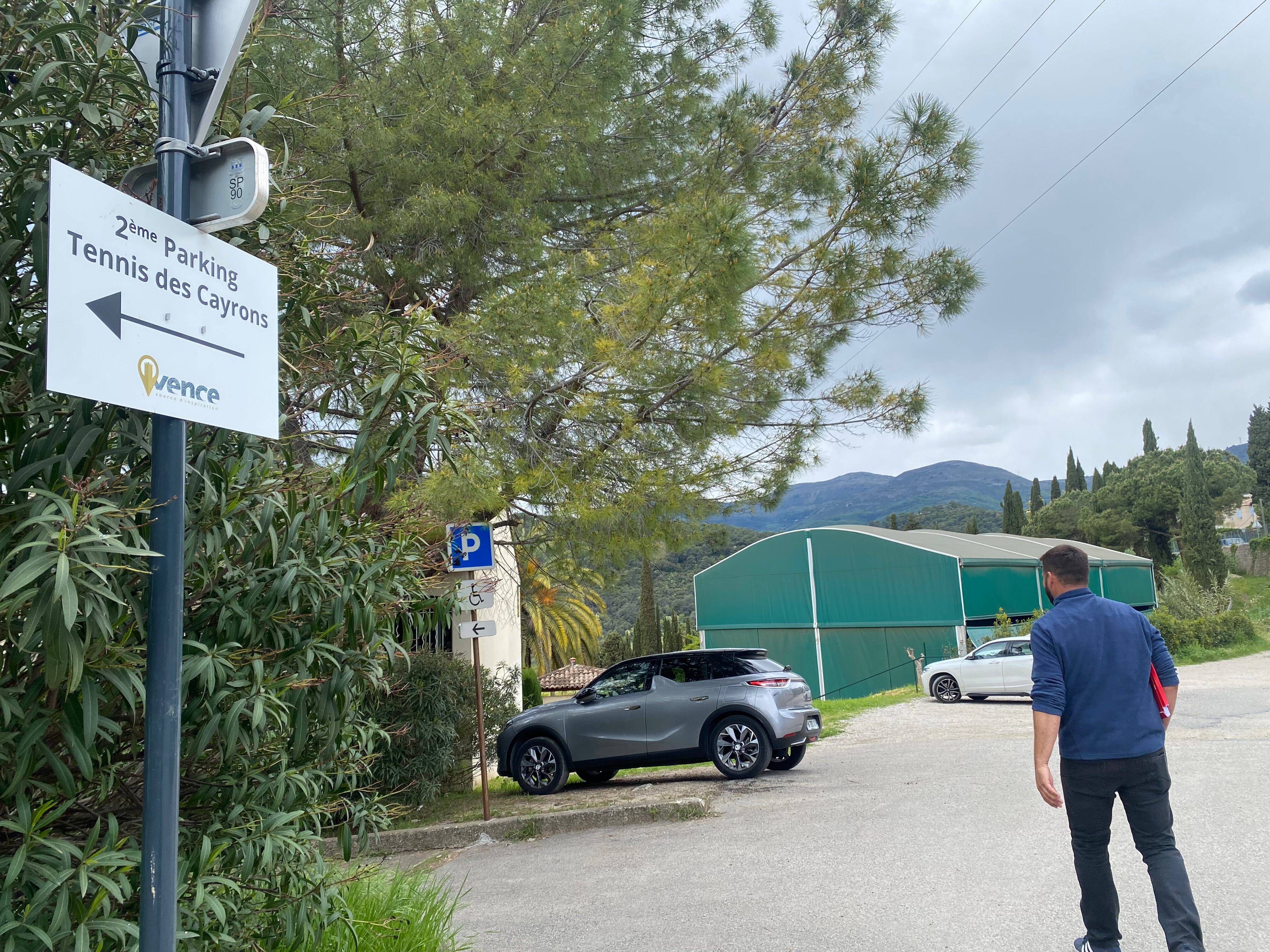 "On veut être intégrés à la décision": les terrains de padel au milieu de ce quartier résidentiel de Vence posent problème aux riverains