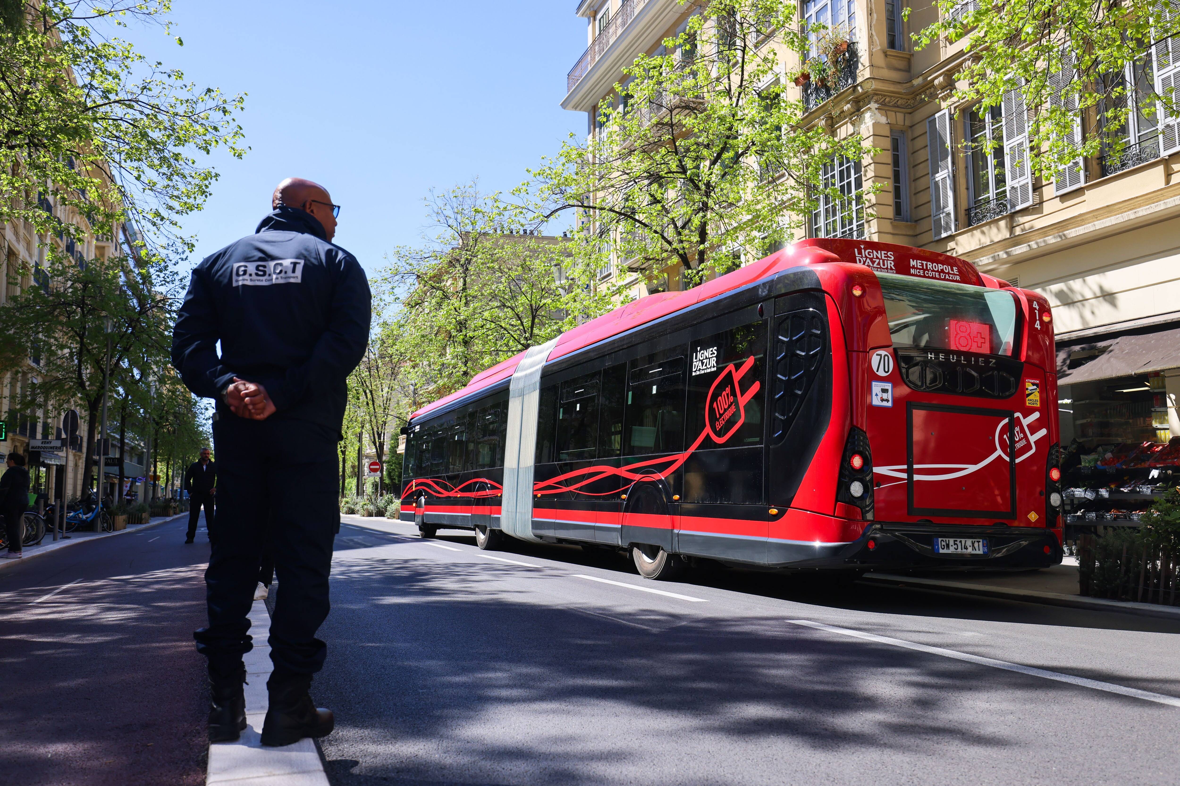 Travaux, mise en service, capacité, trajets... Ce qu'il faut retenir du bus à haut niveau de service qui a fait son premier trajet test à Nice ce mercredi