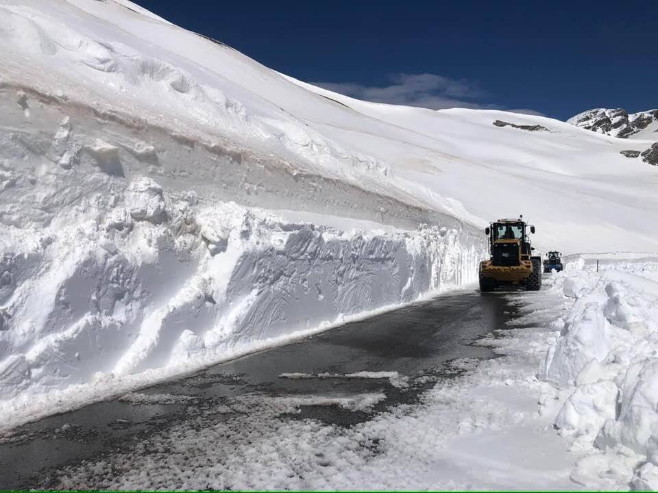 "On n'avait pas vu ça depuis 2012" : le déneigement du col de la Bonette ralenti par les chutes de neige exceptionnelles