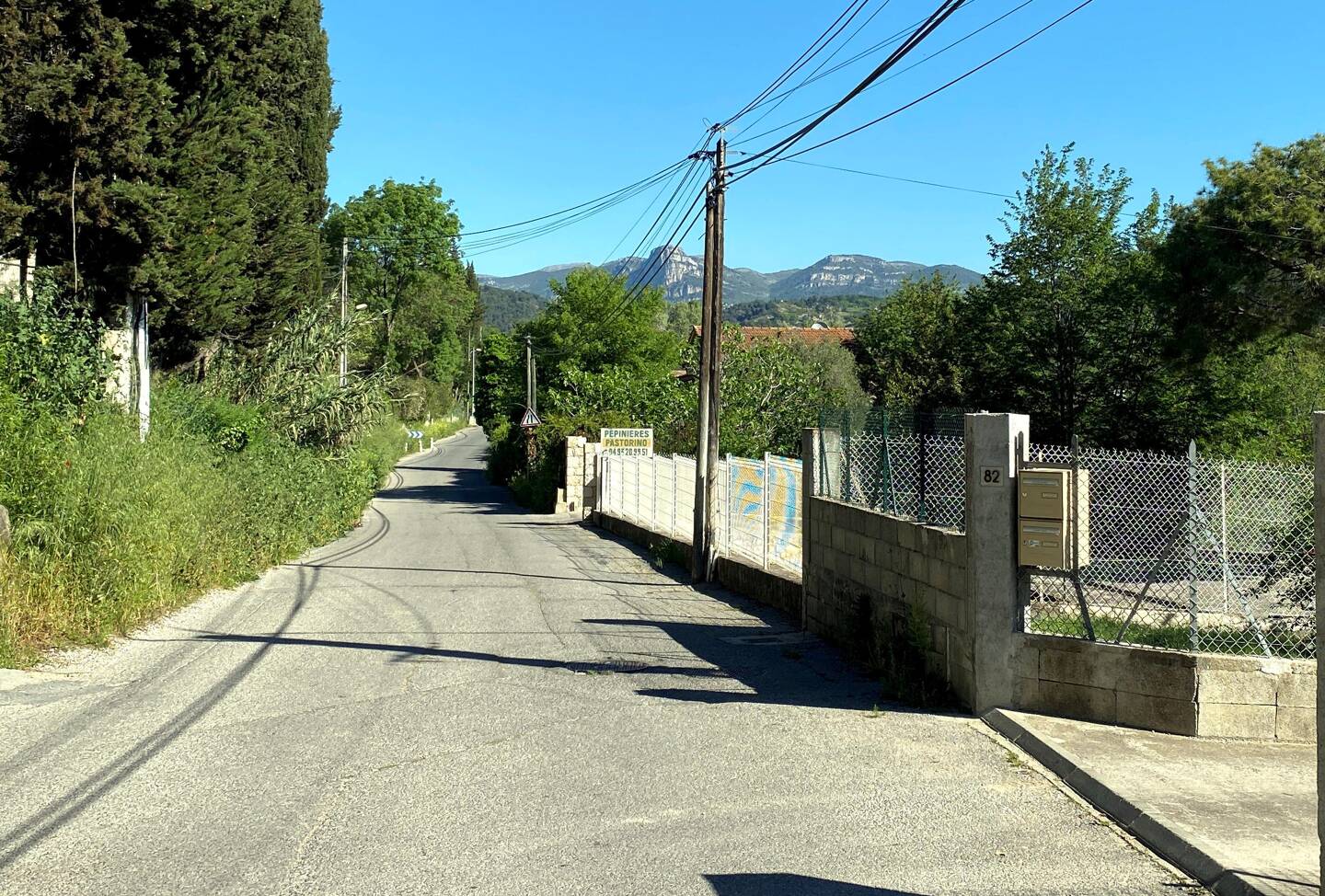 Sachant que le chemin du Val-de-Cagne et que celui des Salles sont étroits, les arrêts seront sûrement matérialisés par des poteaux.