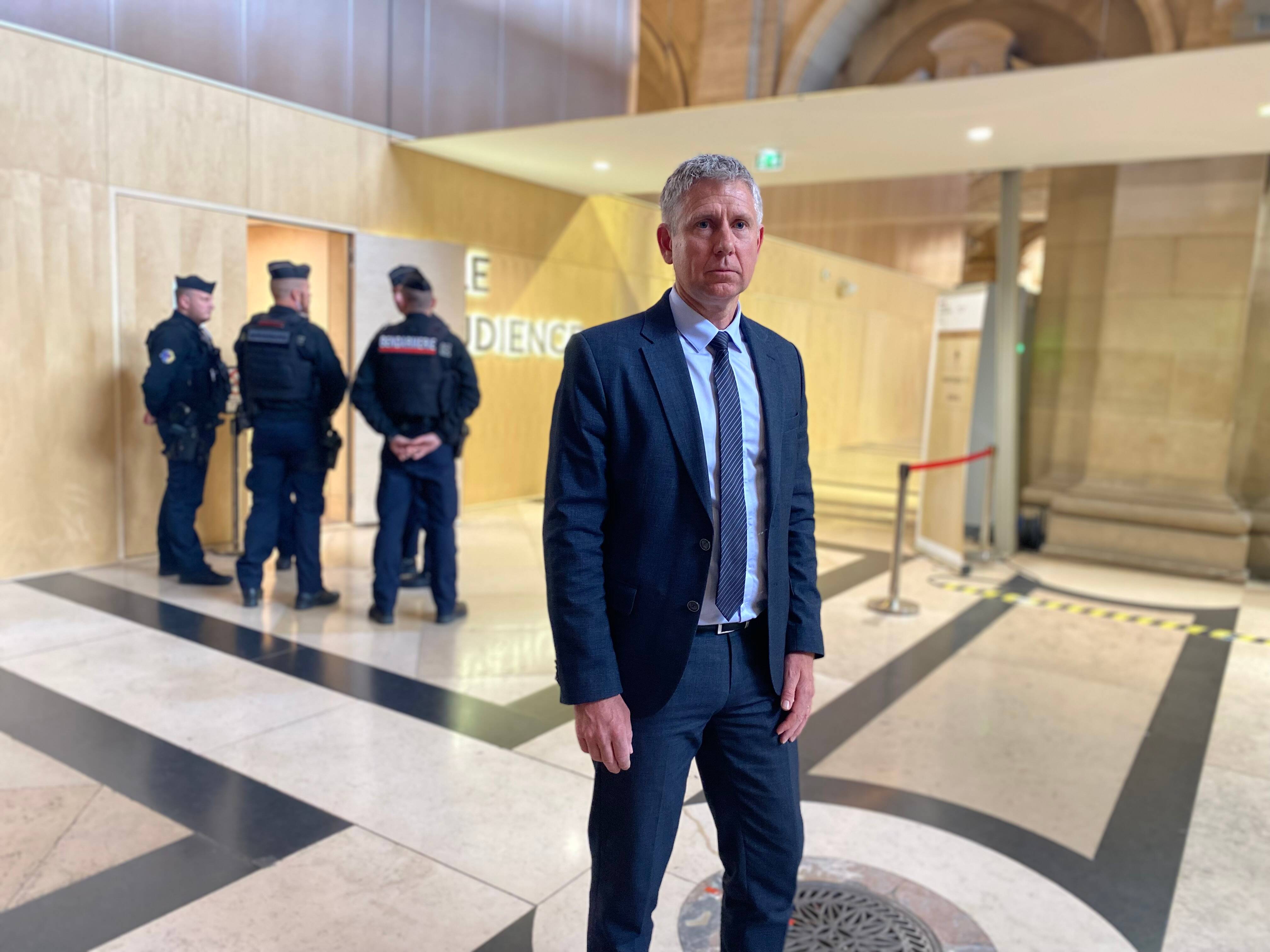 Procès du 14 juillet: "La prom bleutée par les gyrophares, signe de l'agitation et le silence de mort", un policier raconte ce contraste saisissant