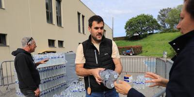 Rupture de stock de bouteilles d'eau dans les magasins, des symptômes évoqués, distribution gratuite jugée 