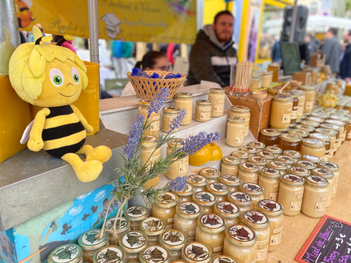 Malgré le succès de la fête du miel à Mouans-Sartoux, l’apiculture provençale est sérieusement menacée...