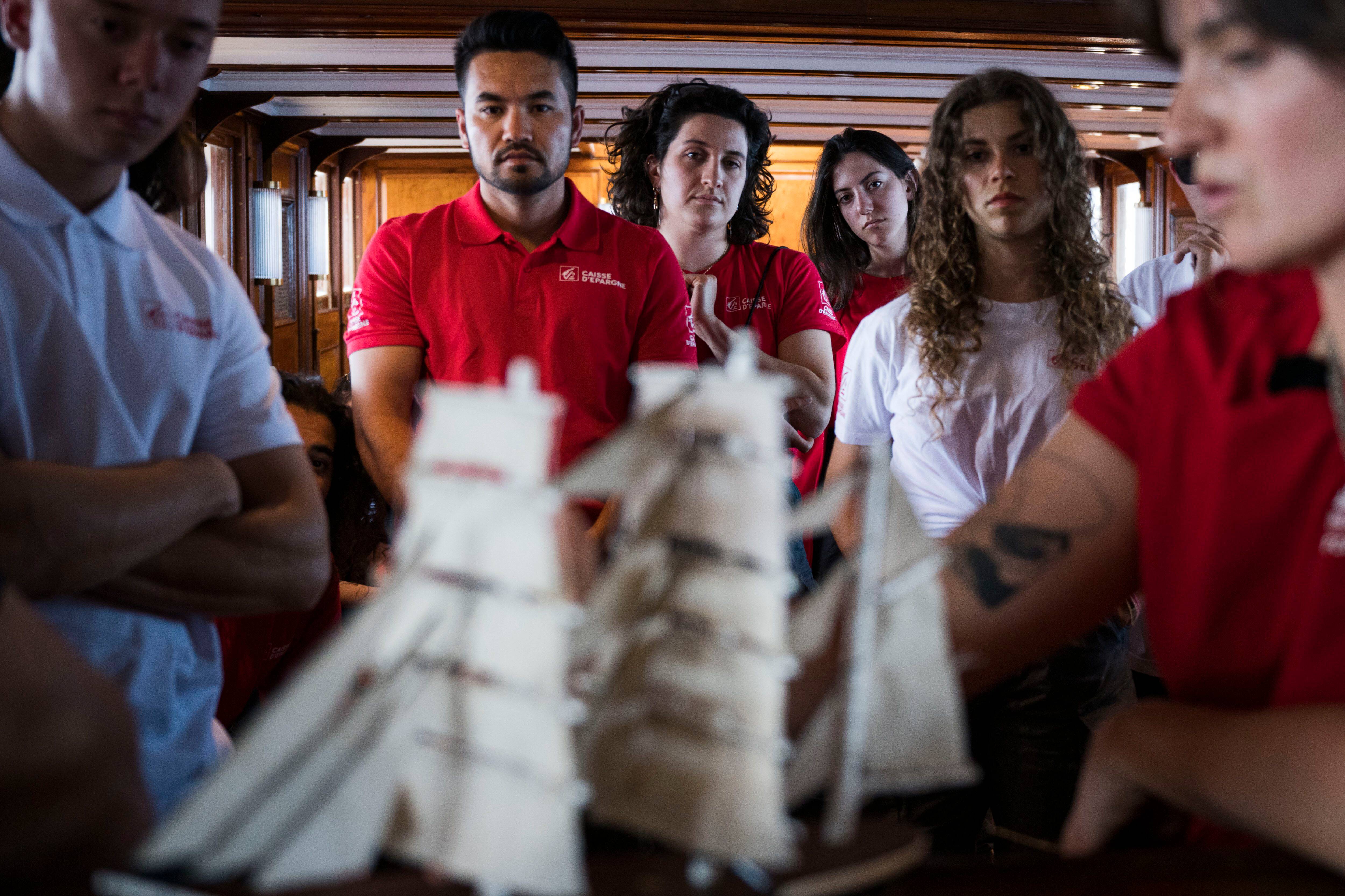 Manon, éclaireuse varoise de la flamme olympique, raconte ses premières 48 heures à bord du Belem