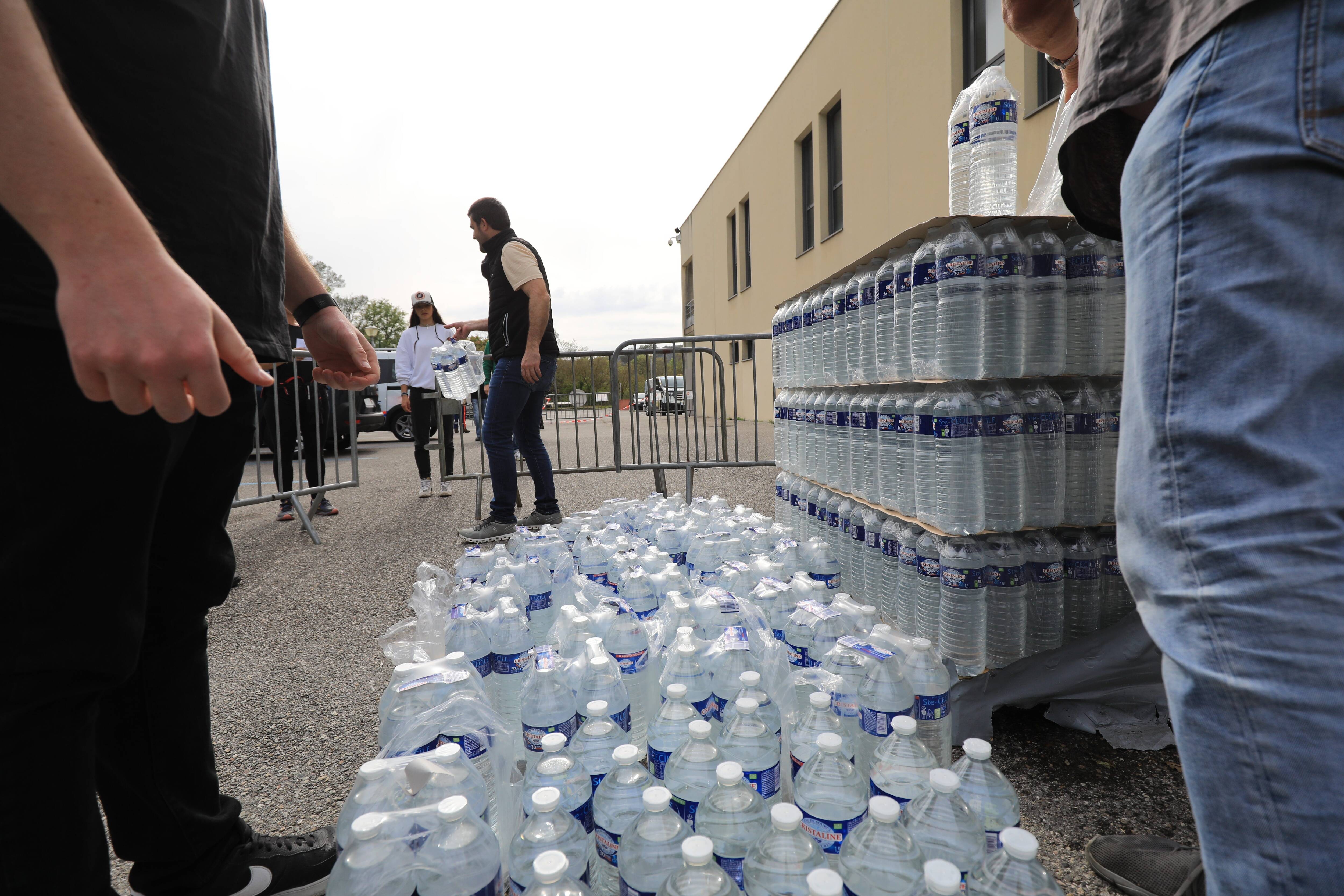"Certains appellent la mairie, mais nous ne sommes pas des médecins": premiers symptômes après la contamination de l'eau à La Colle-sur-Loup, le maire délègue à l'ARS