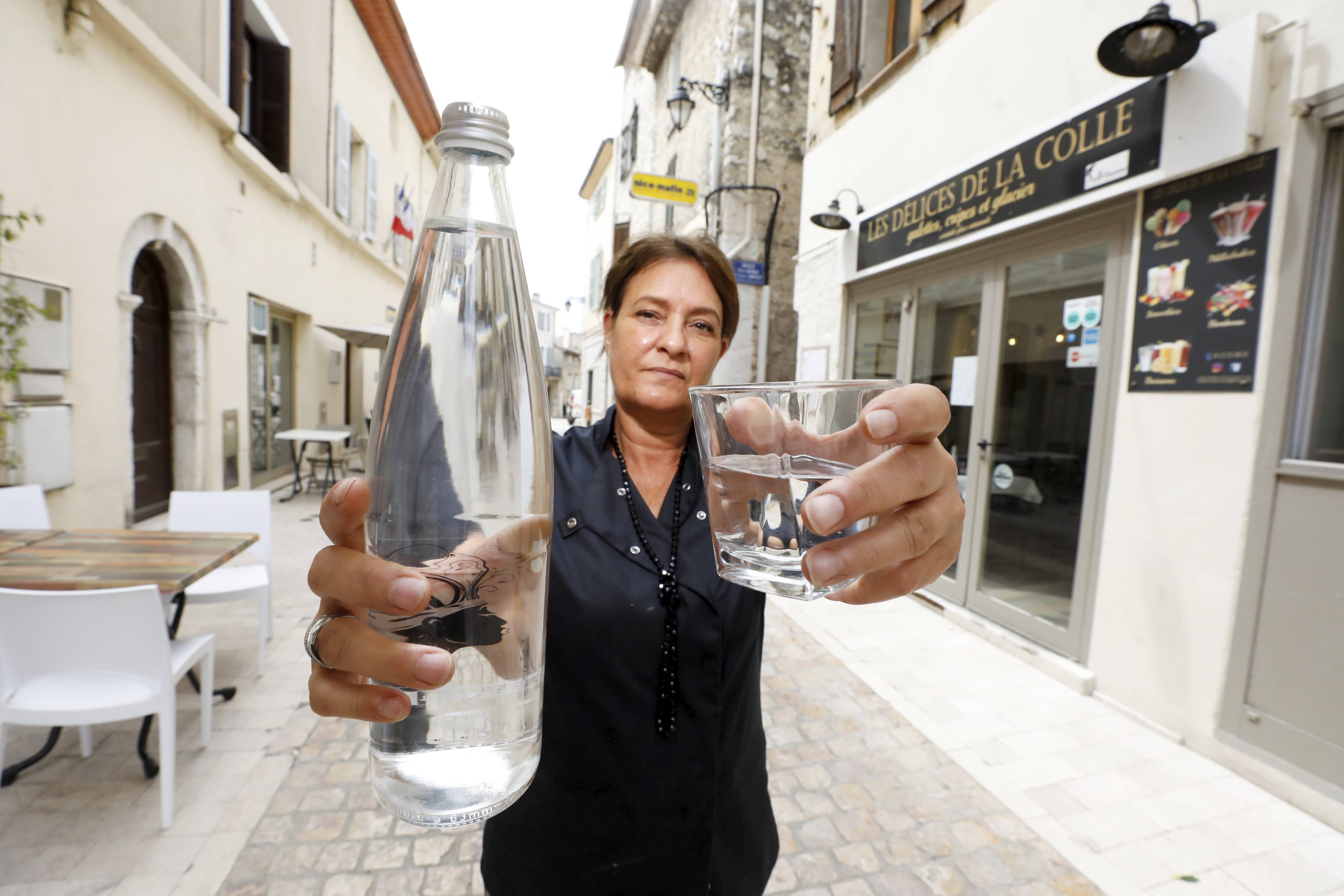 "C'est le fait que ça dure qui me stresse": comment s'organisent les habitants de La Colle-sur-Loup sans eau potable depuis quatre jours?