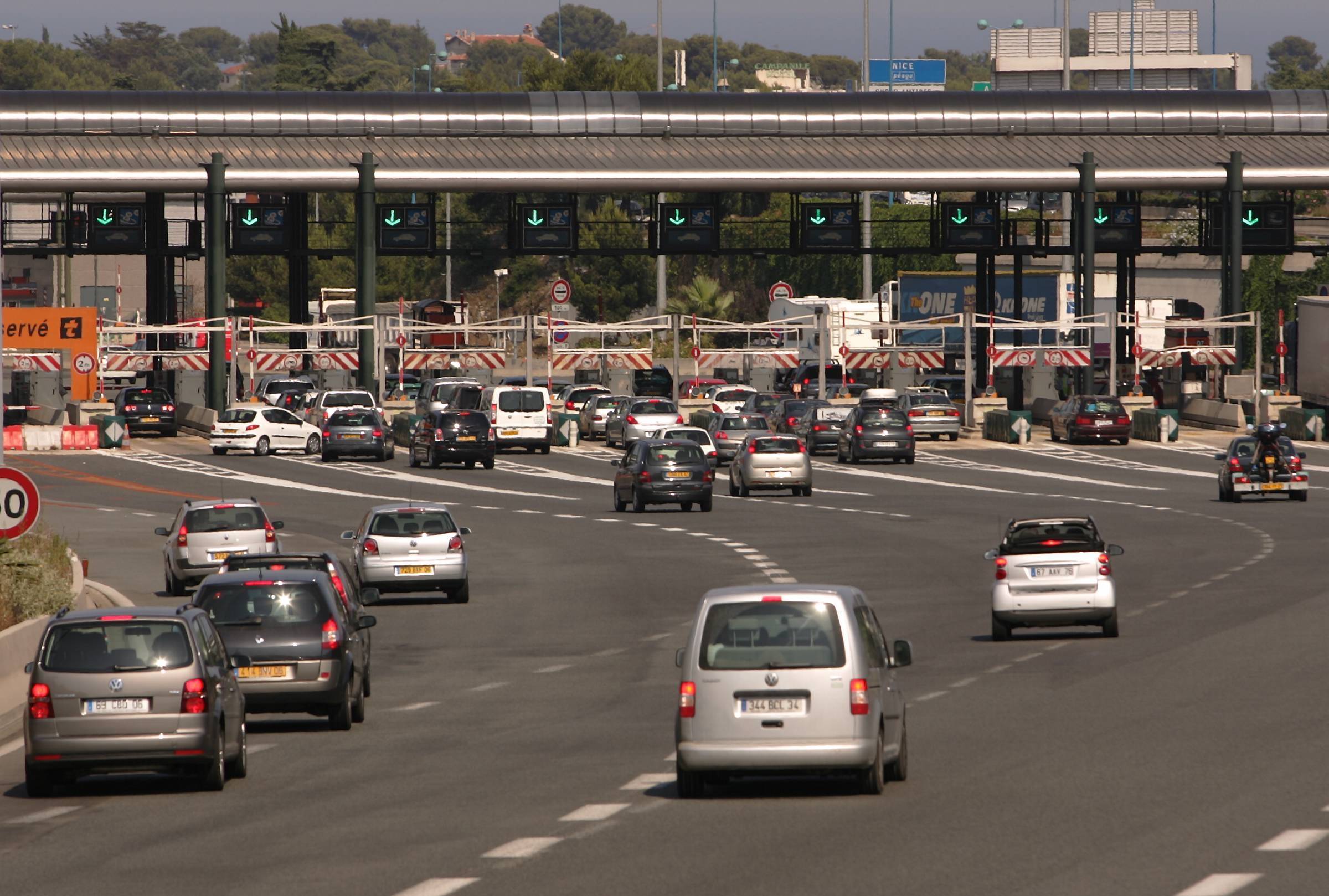 Un chauffeur de VTC condamné pour avoir fraudé 246 fois les péages de l'A8 avec la technique du "petit train"
