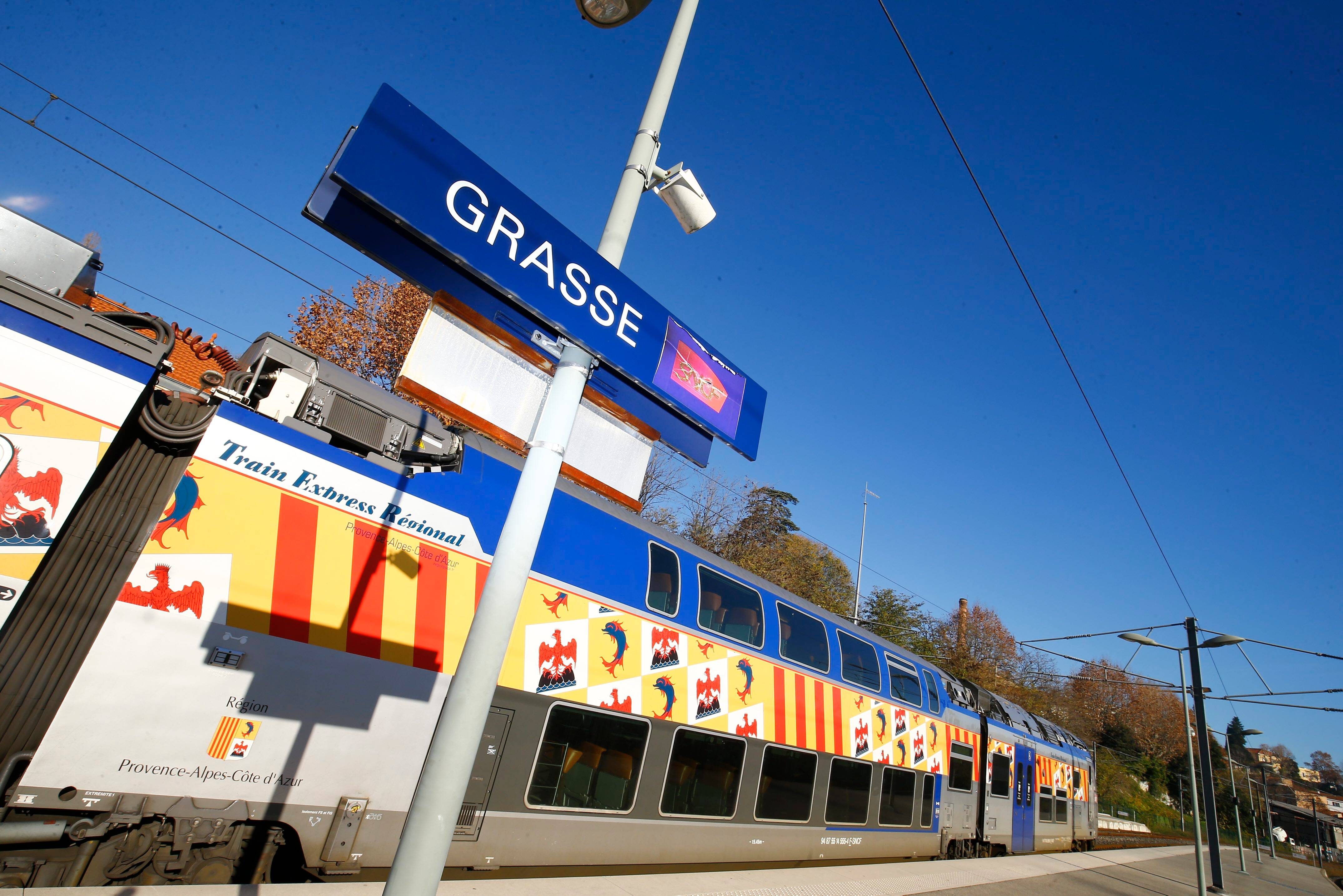 "Un arbitrage qui nuit à la qualité du service public": le maire Jérôme Viaud monte au créneau après la fermeture du guichet SNCF de la gare de Grasse
