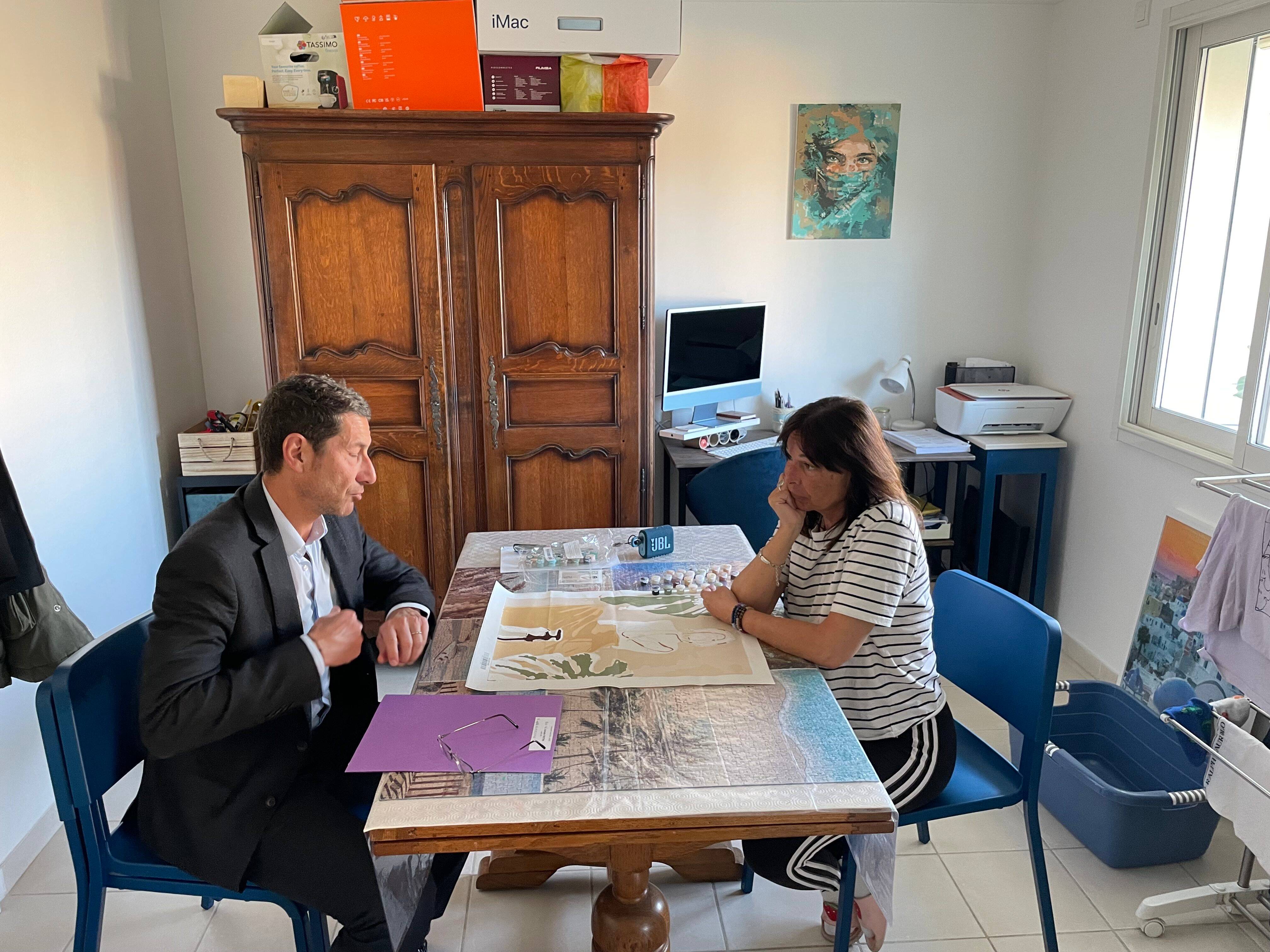 En grève de la faim depuis deux semaines pour récupérer son bien loué par un mauvais payeur, cette propriétaire cannoise a fini aux urgences