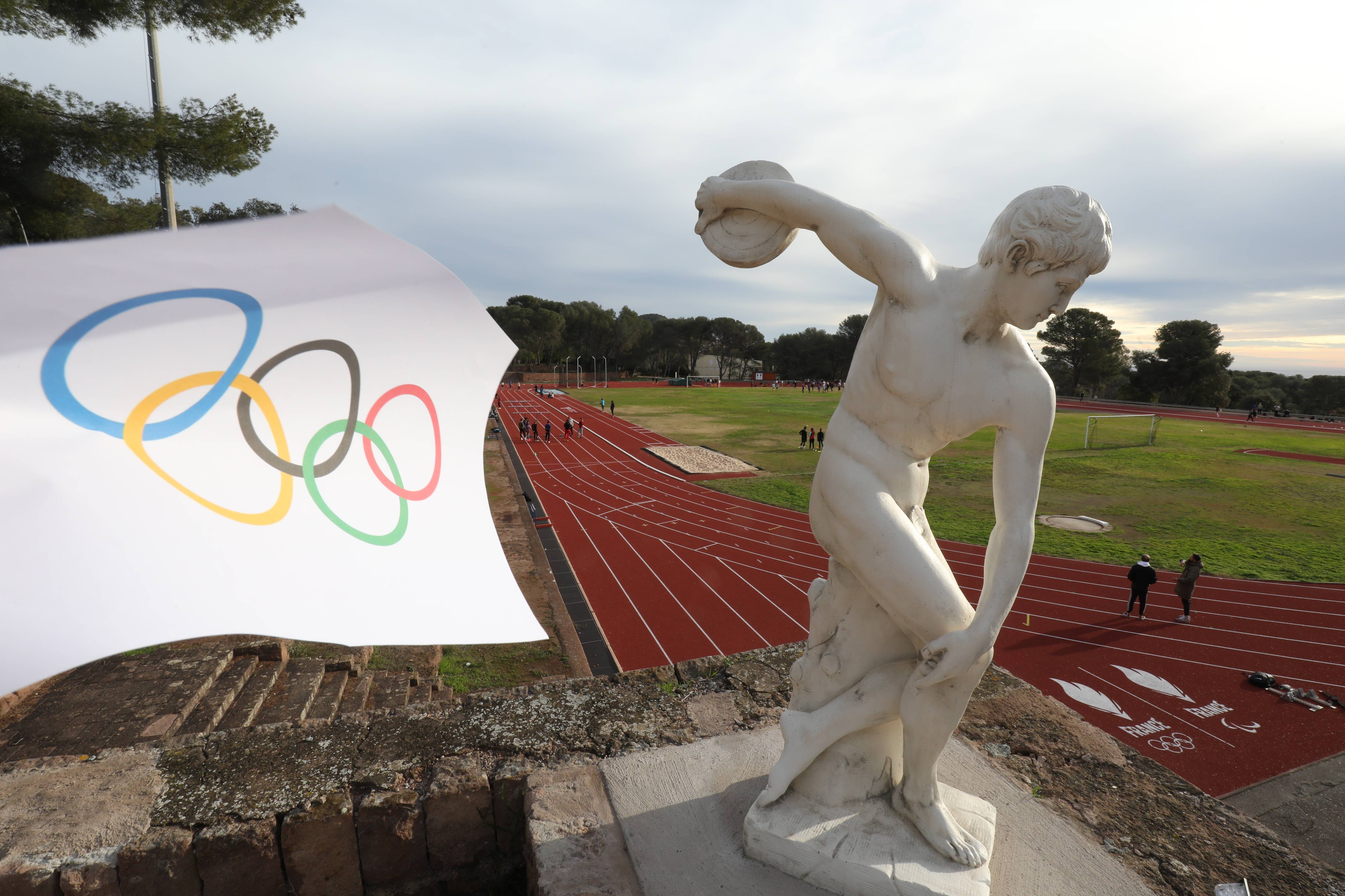 Passage de la flamme olympique à Saint-Raphaël: les élus écologistes et le maire divisés sur la présence de chevaux