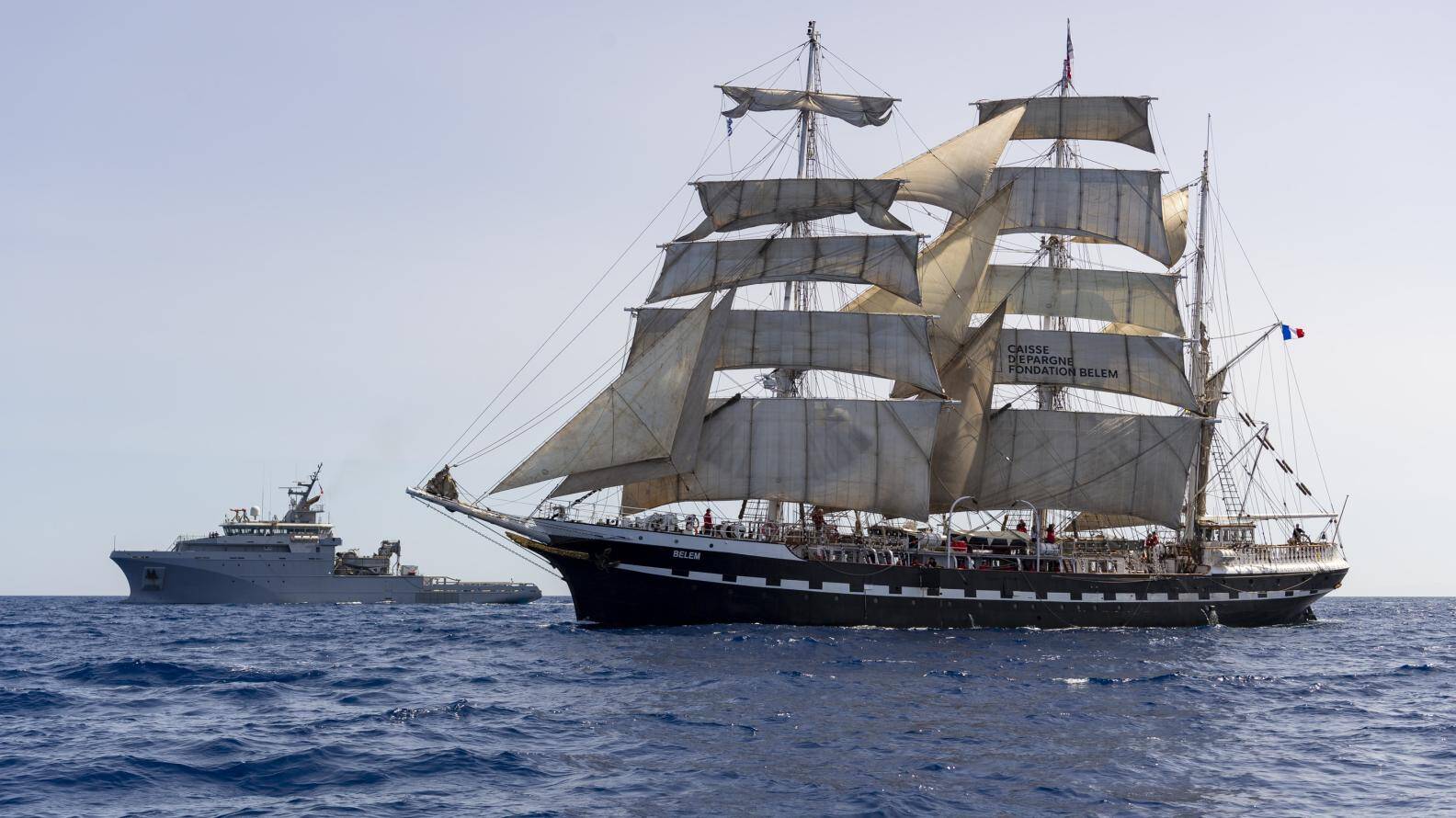 "Une mission qui sort de l'ordinaire": le commandant du bâtiment de soutien et d'assistance du Belem a répondu à nos questions