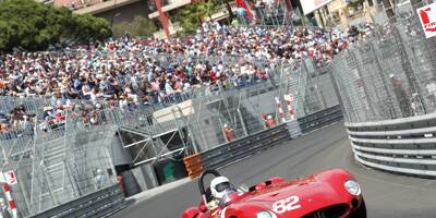 La foule prête à se lever pour les gentlemen drivers du Grand Prix Historique de Monaco