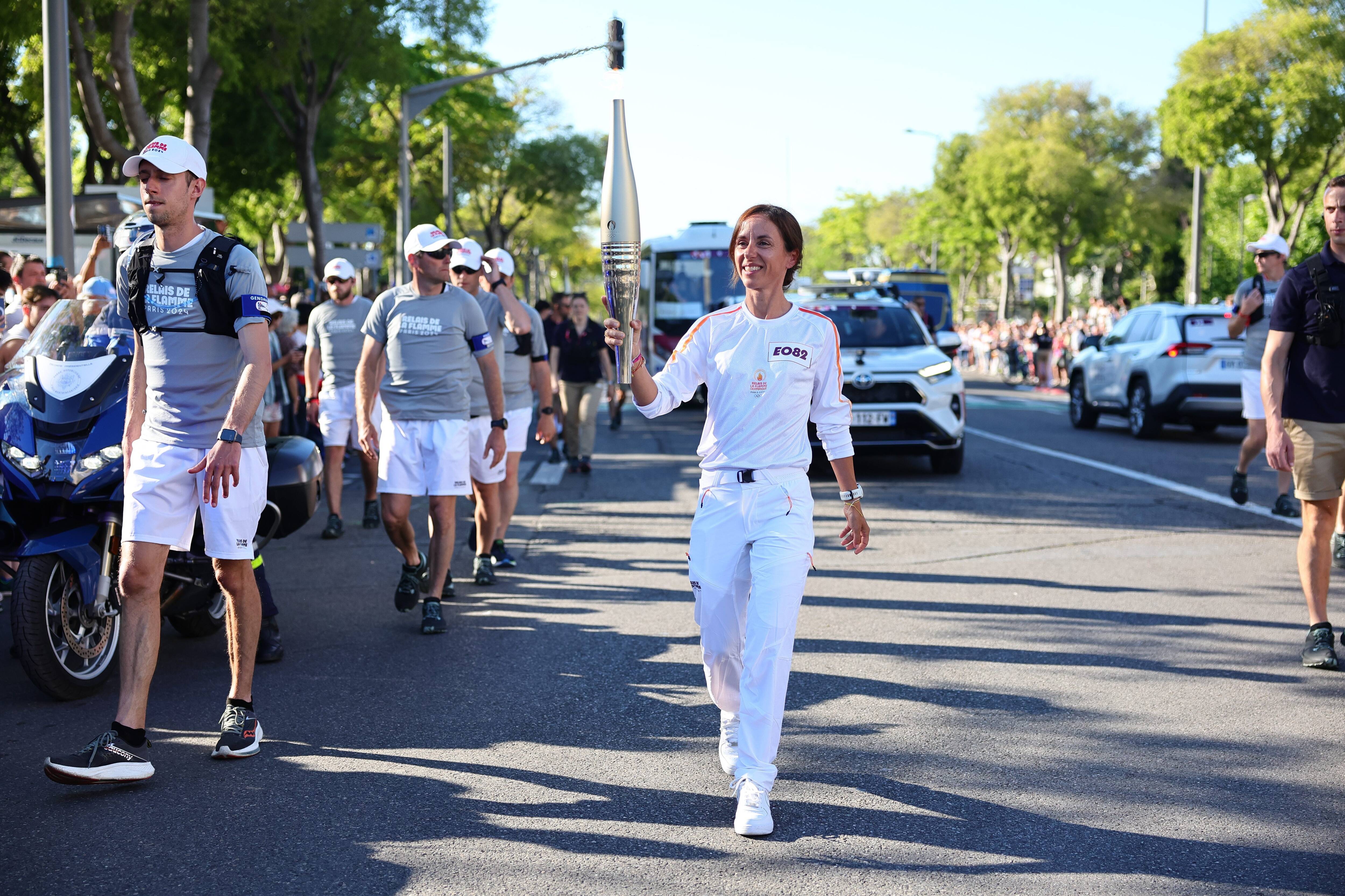 "C'était dingue" : cette Biotoise raconte son émotion quand elle a porté la flamme olympique à Marseille