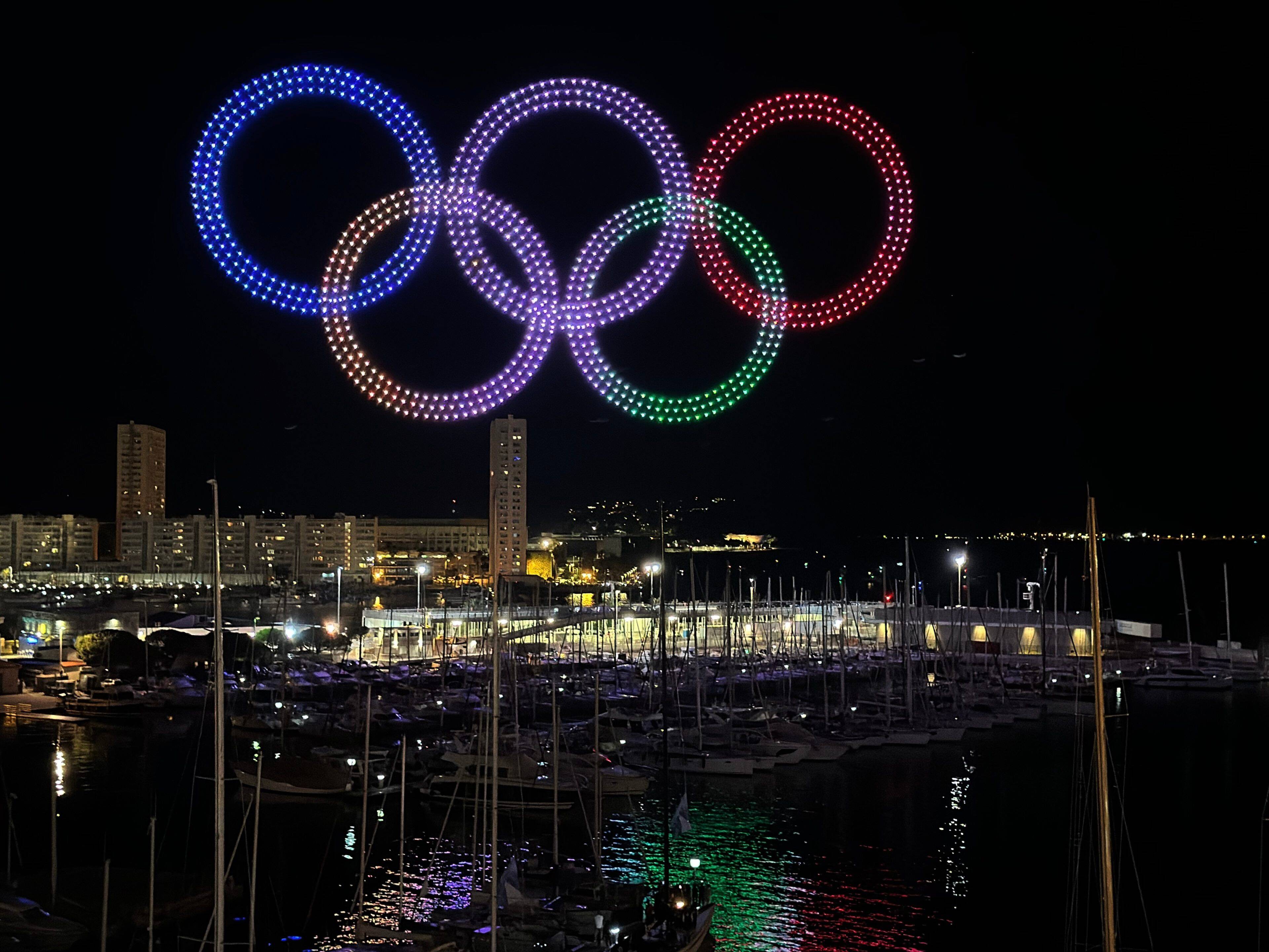 Final en beauté pour le passage de la flamme avec un spectacle de drones à Toulon
