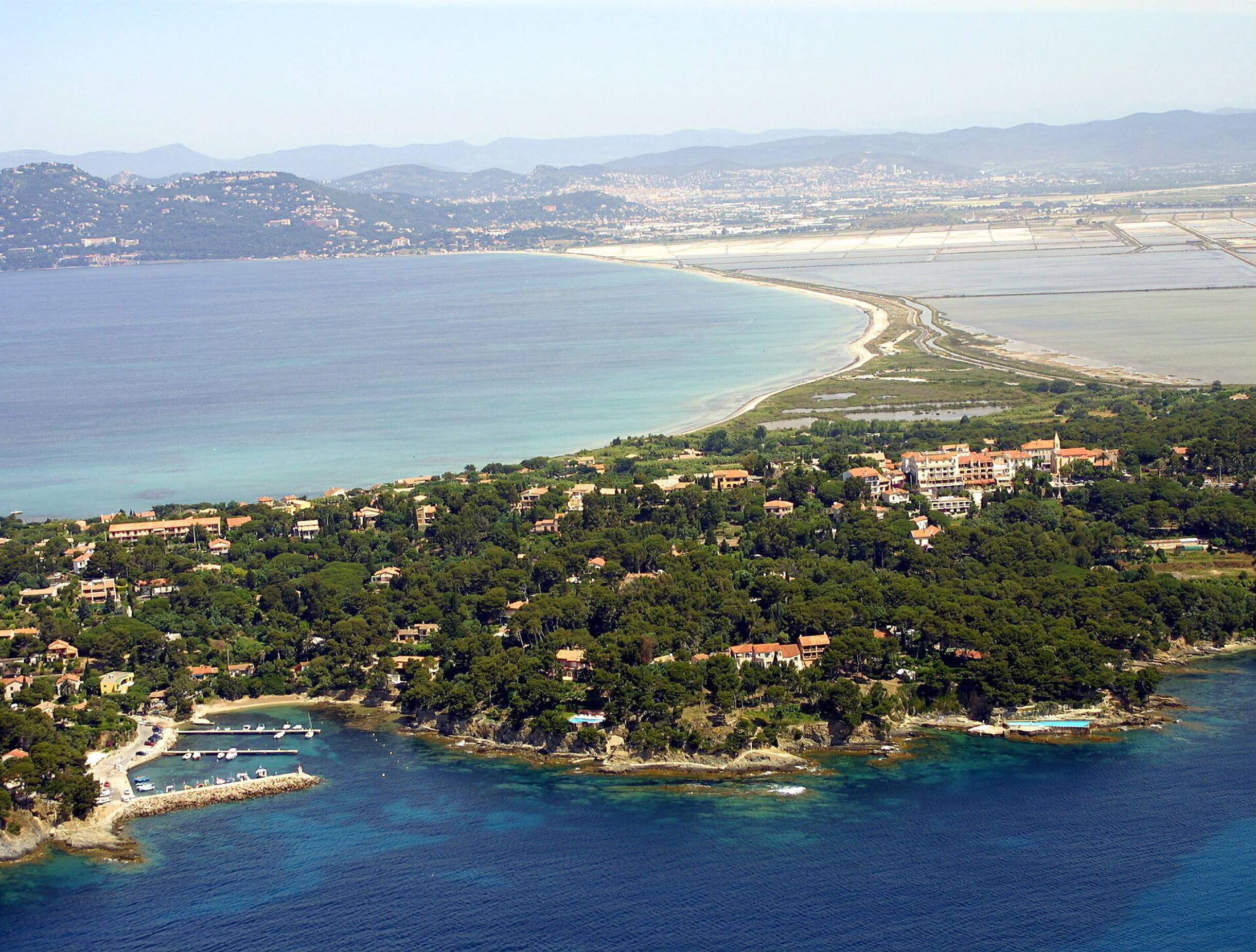 Un randonneur grièvement blessé après une chute d'une dizaine de mètres à Giens