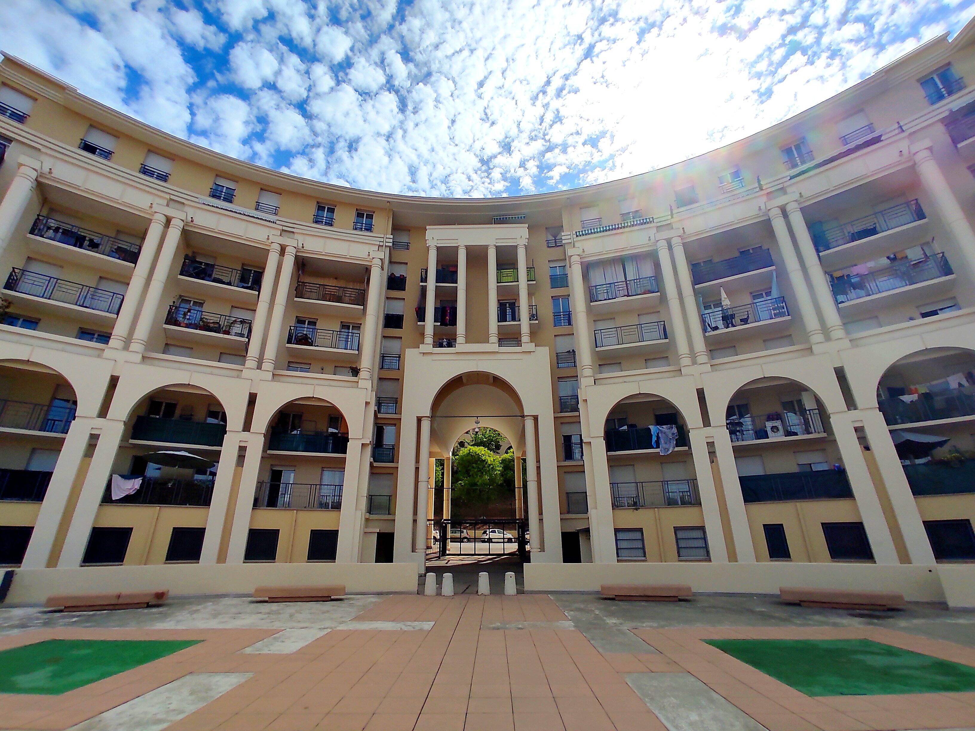 "C'est pas du luxe ces travaux": dans ce quartier prioritaire de Nice, la rénovation de cet HLM était très attendue par les résidents