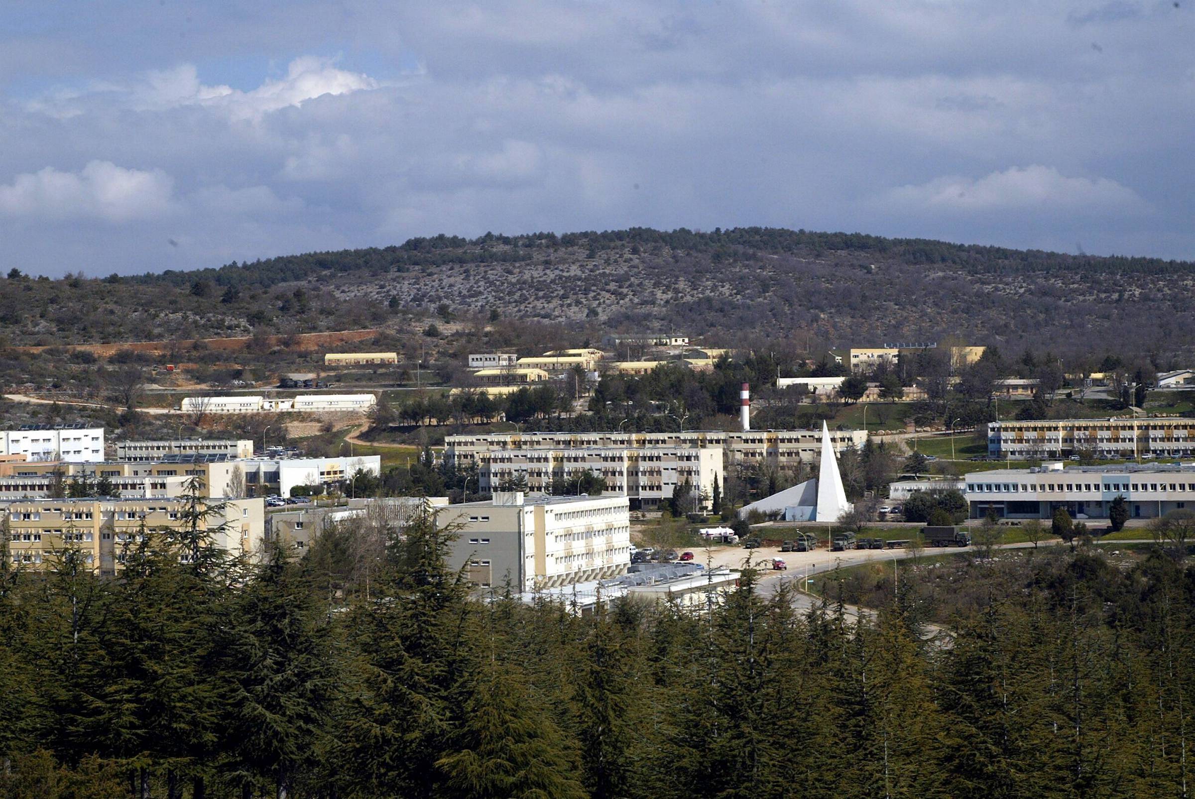 "On va réduire l'impact carbone de 7.400 tonnes de CO2 tous les ans": le camp militaire de Canjuers entame sa transition énergétique