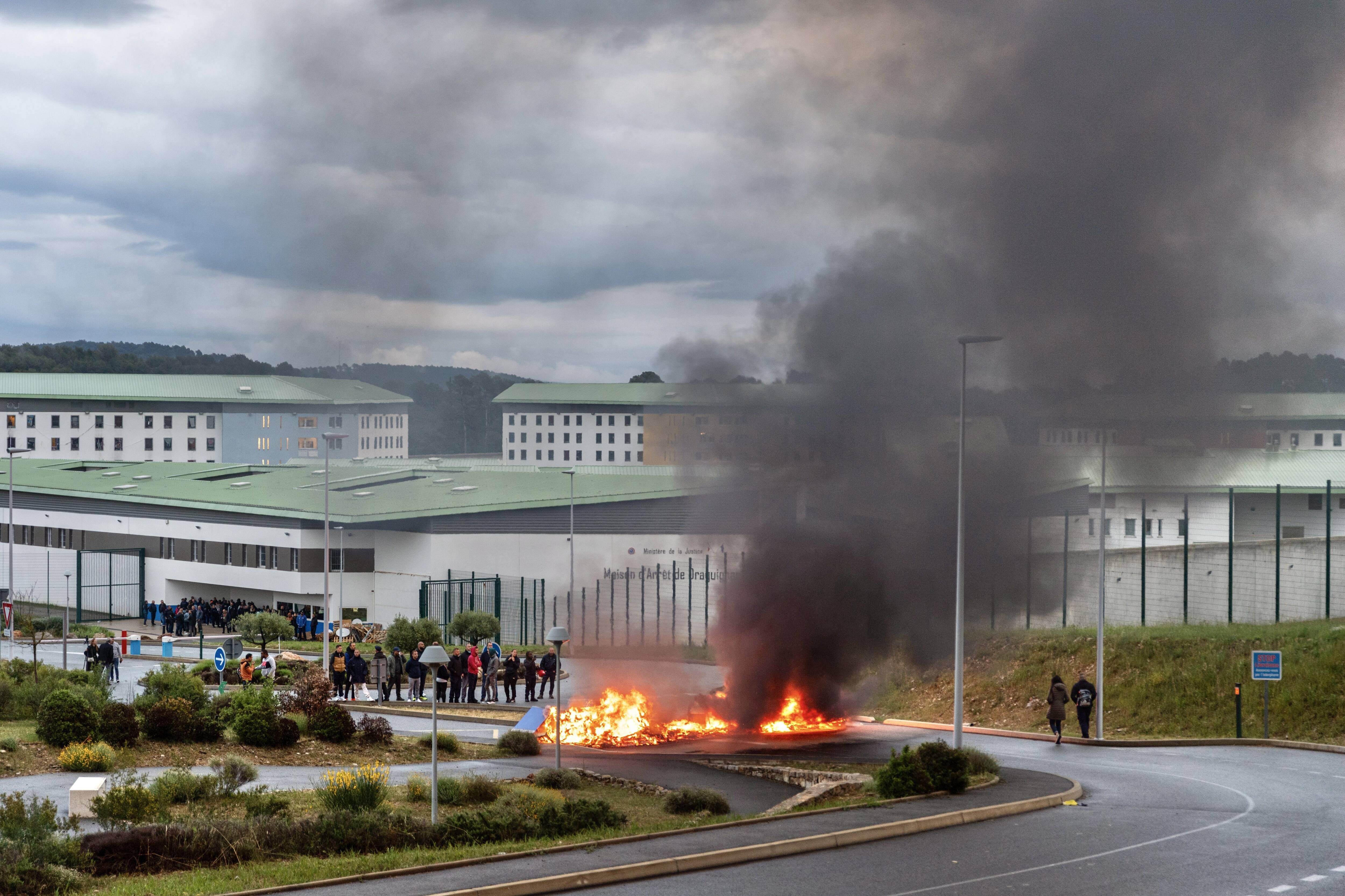 Une centaine d'agents pénitentiaires bloque la maison d'arrêt de Draguignan ce mercredi matin