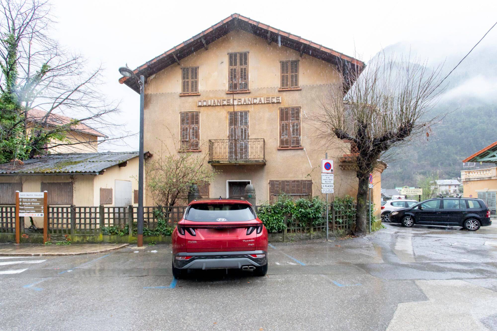 Cacophonie et "prix de folie": la mise aux enchères surprise d'un bâtiment de l'État menace les projets du village