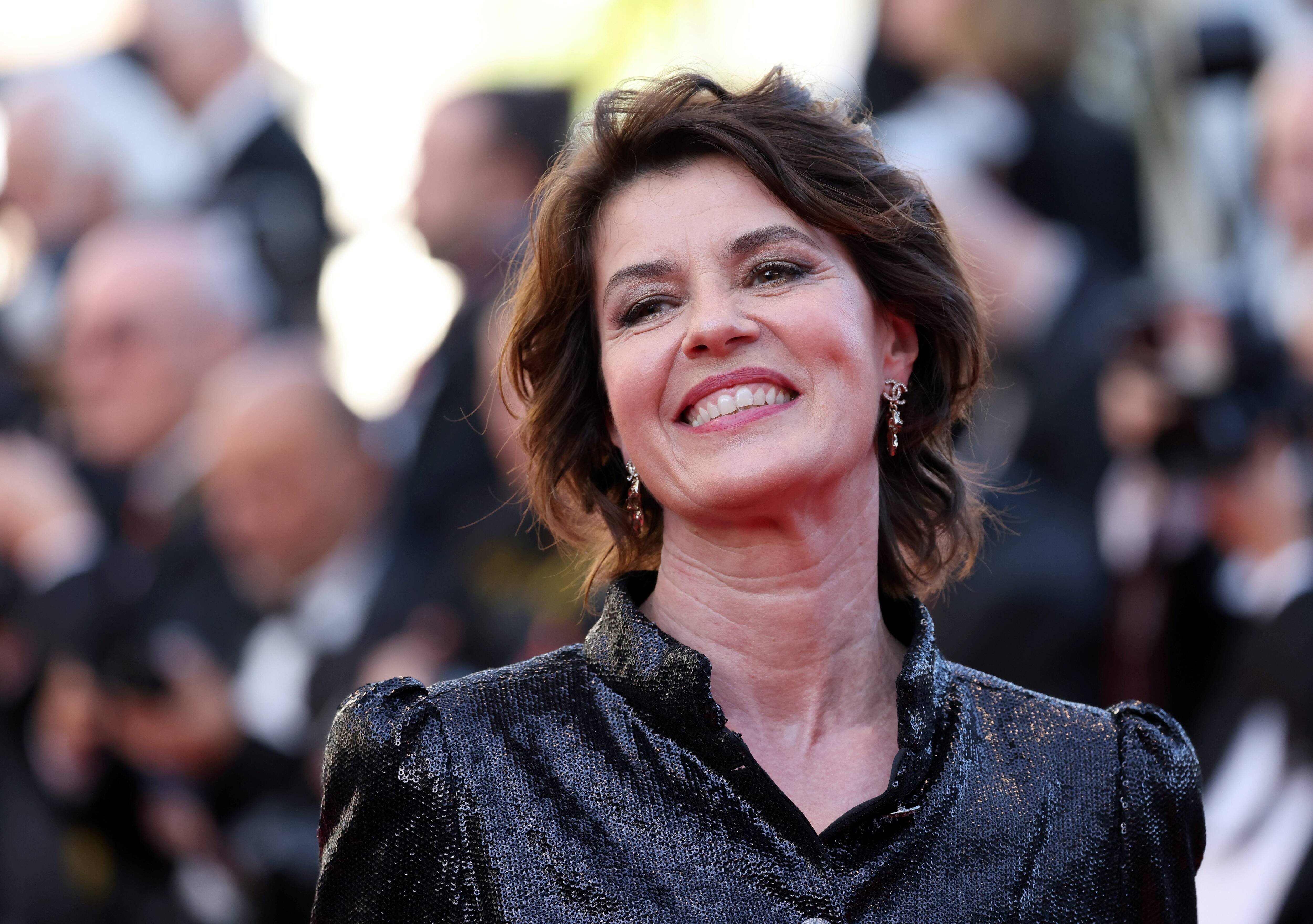 Festival de Cannes: dans "Rendez-vous avec Pol Pot", Irène Jacob joue une journaliste qui a "rendez-vous avec le diable"