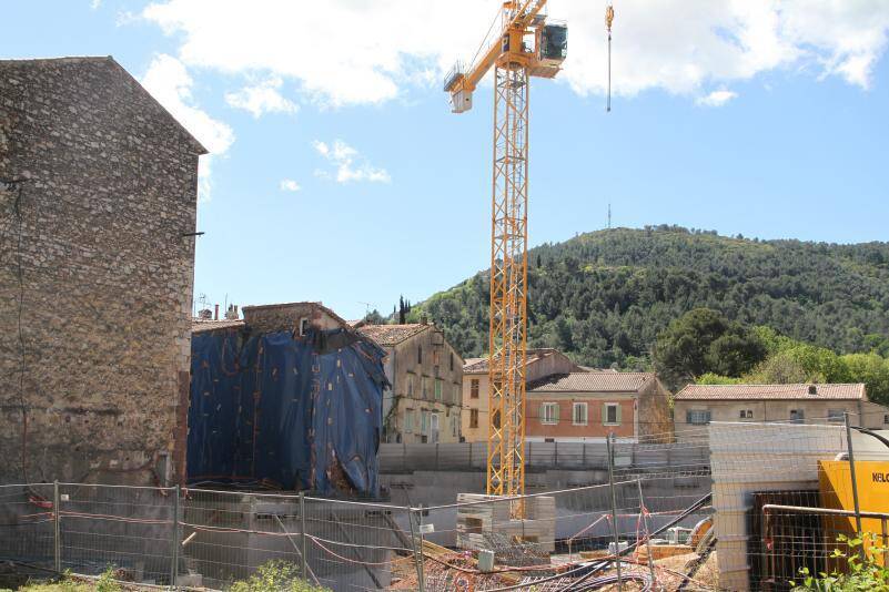 "Nous vivons avec notre fils de 2 ans dans un chantier": cette famille varoise n'en peut plus