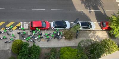 Pourquoi tous ces vélos sont-ils (mal) garés sur le trottoir à Nice?