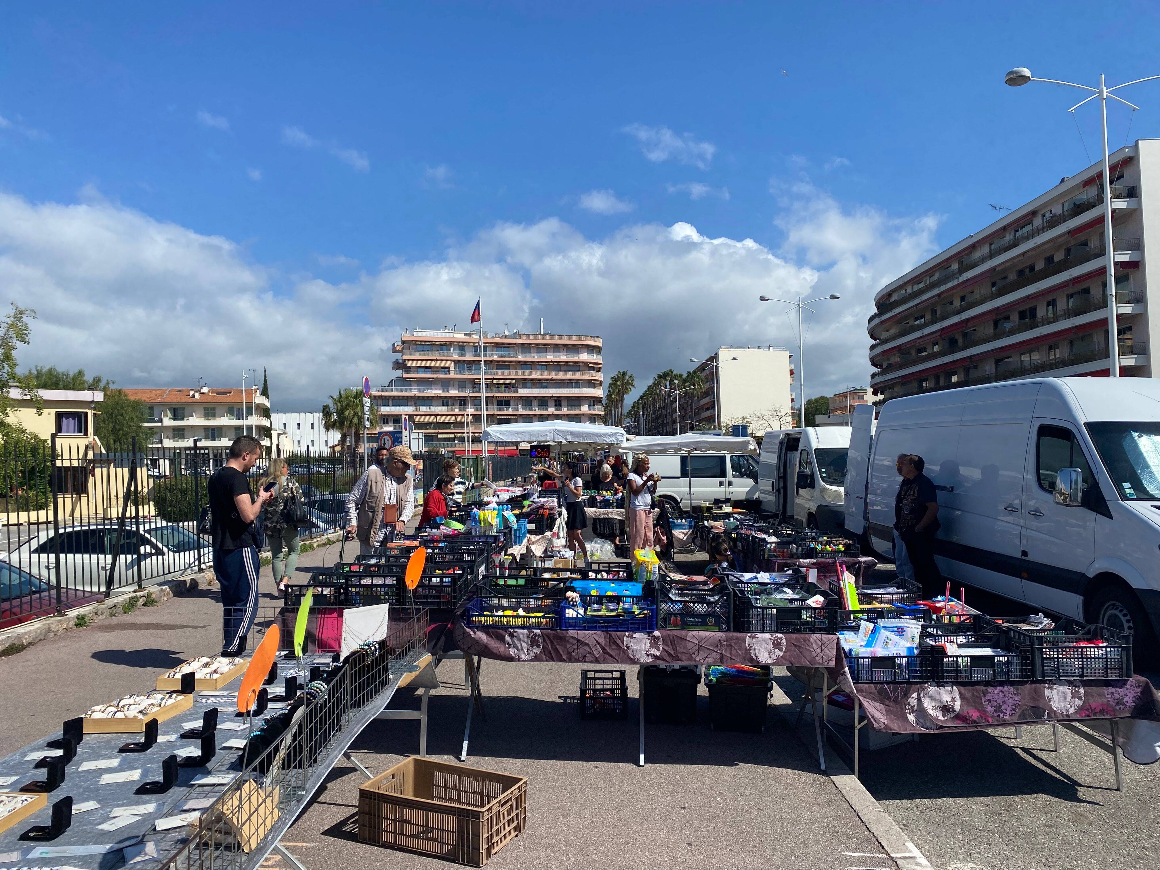 Le marché du mercredi en souffrance à Cagnes-sur-Mer, la mairie devrait changer les choses