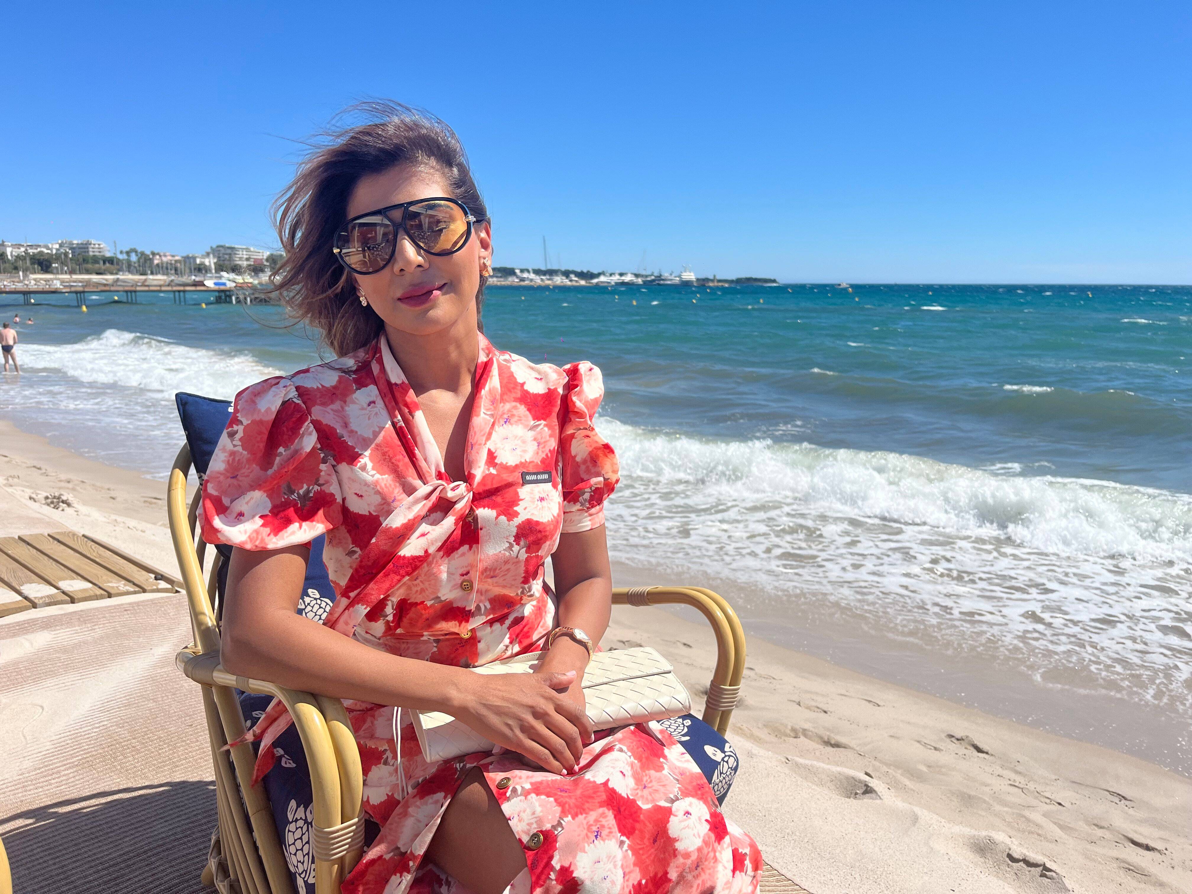 Elle a créé des sacs pour Beyoncé ou Jennifer Lopez, nous avons rencontré la créatrice Zufi Alexander au Festival de Cannes