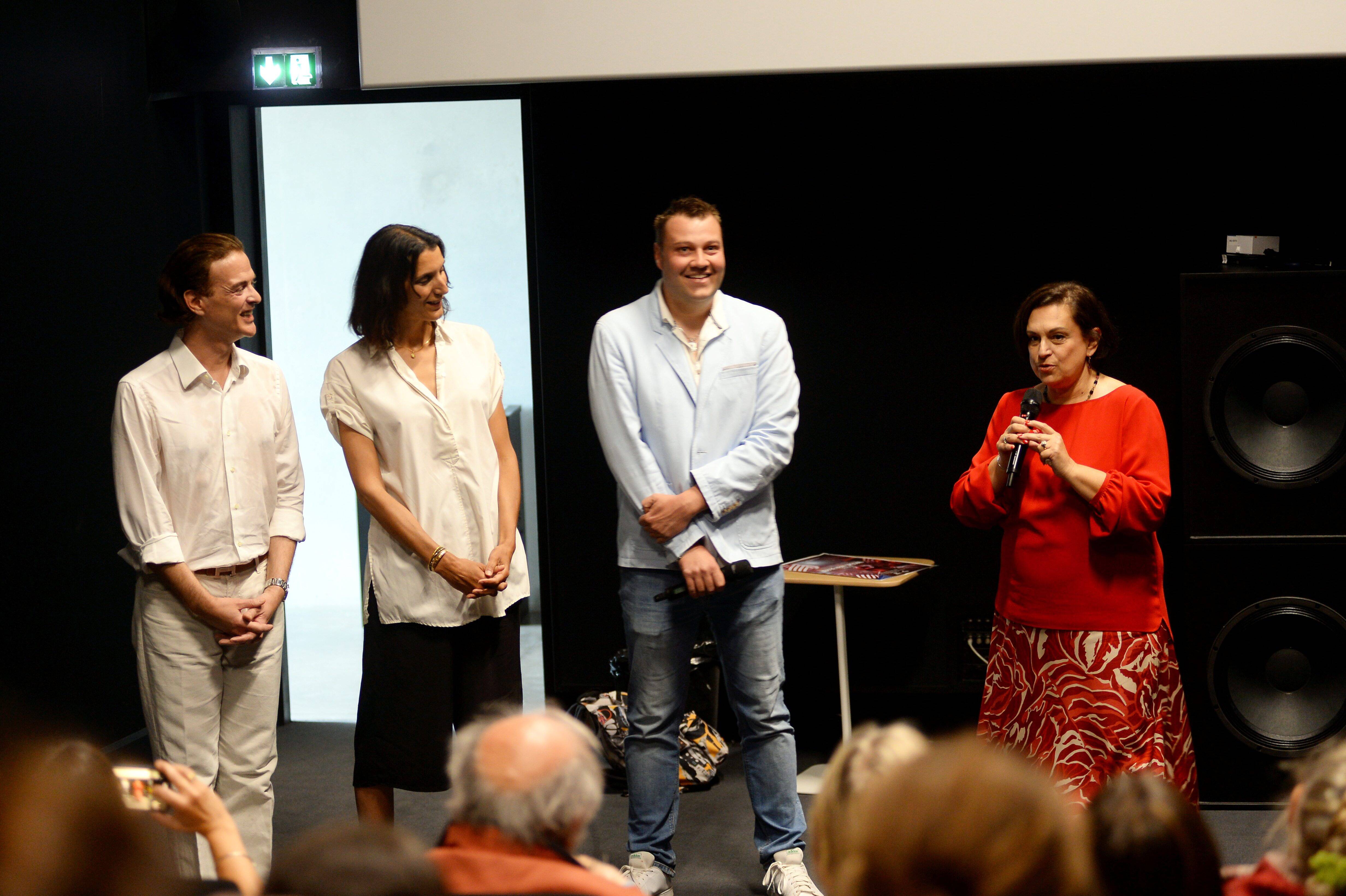 Victime de harcèlement scolaire, il réalise un court-métrage projeté à Cannes