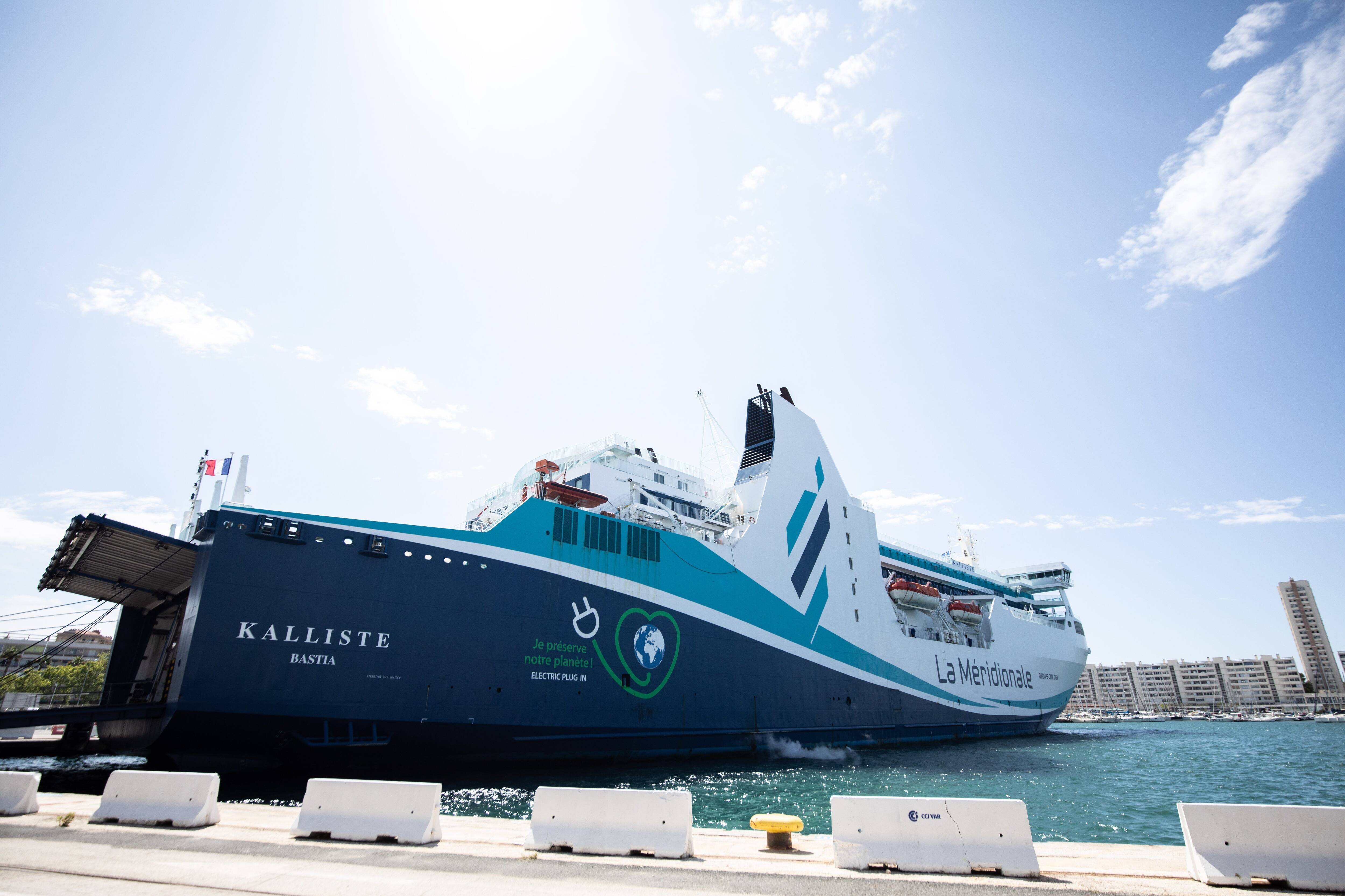 Les navires de croisière vont-ils enfin couper leurs moteurs cet été dans le port de Toulon?