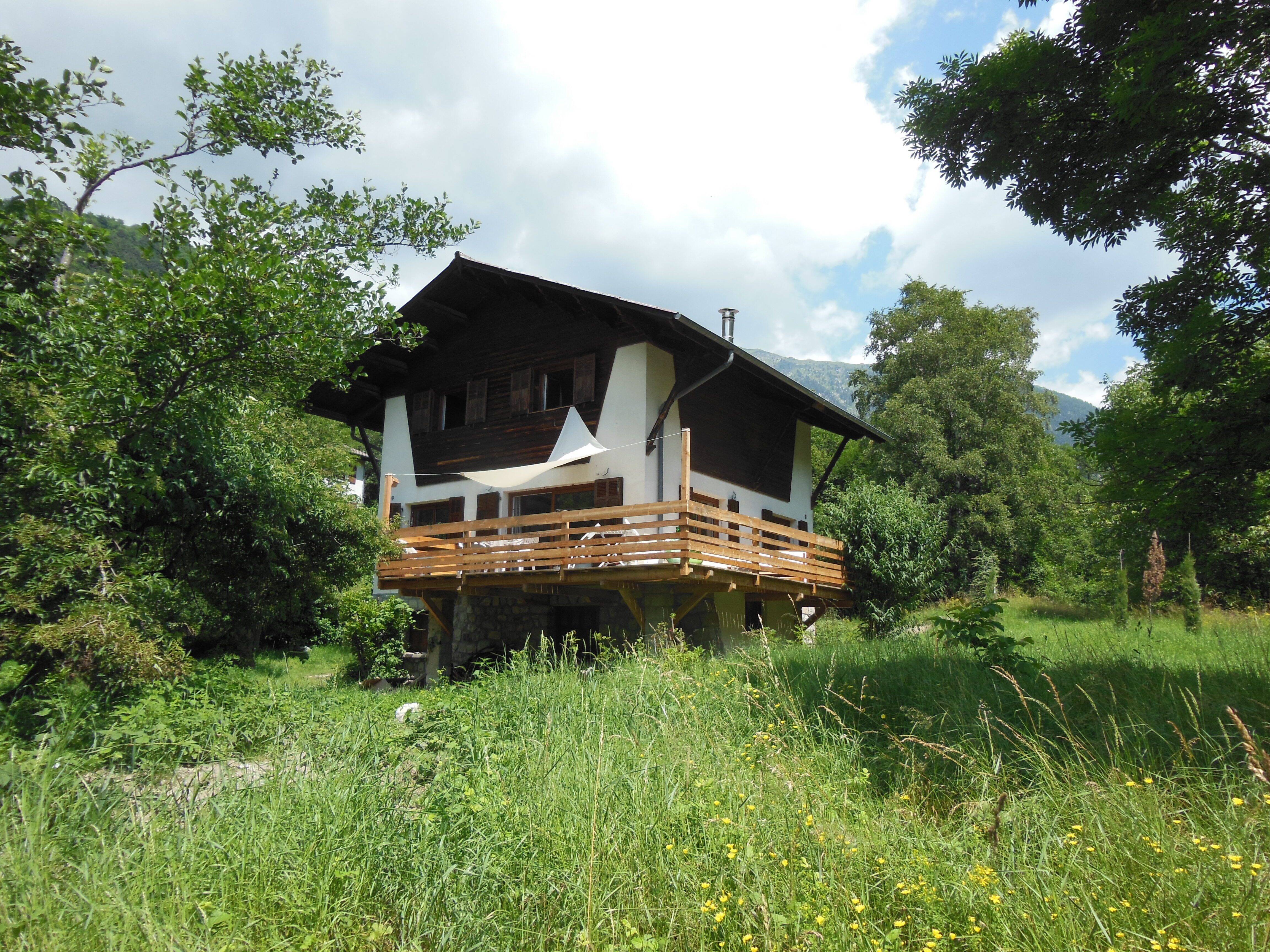 "Elle porte une responsabilité majeure et historique dans le changement climatique": ils attaquent Total après la mort de leur mère des suites de la tempête Alex
