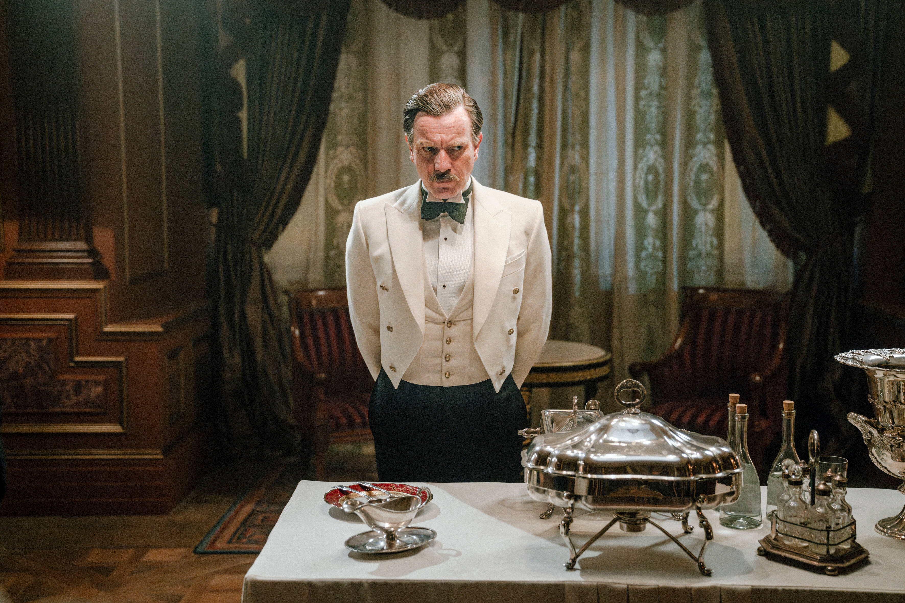 Ewan McGregor impeccable dans "A Gentleman in Moscow", nouvelle série Canal+