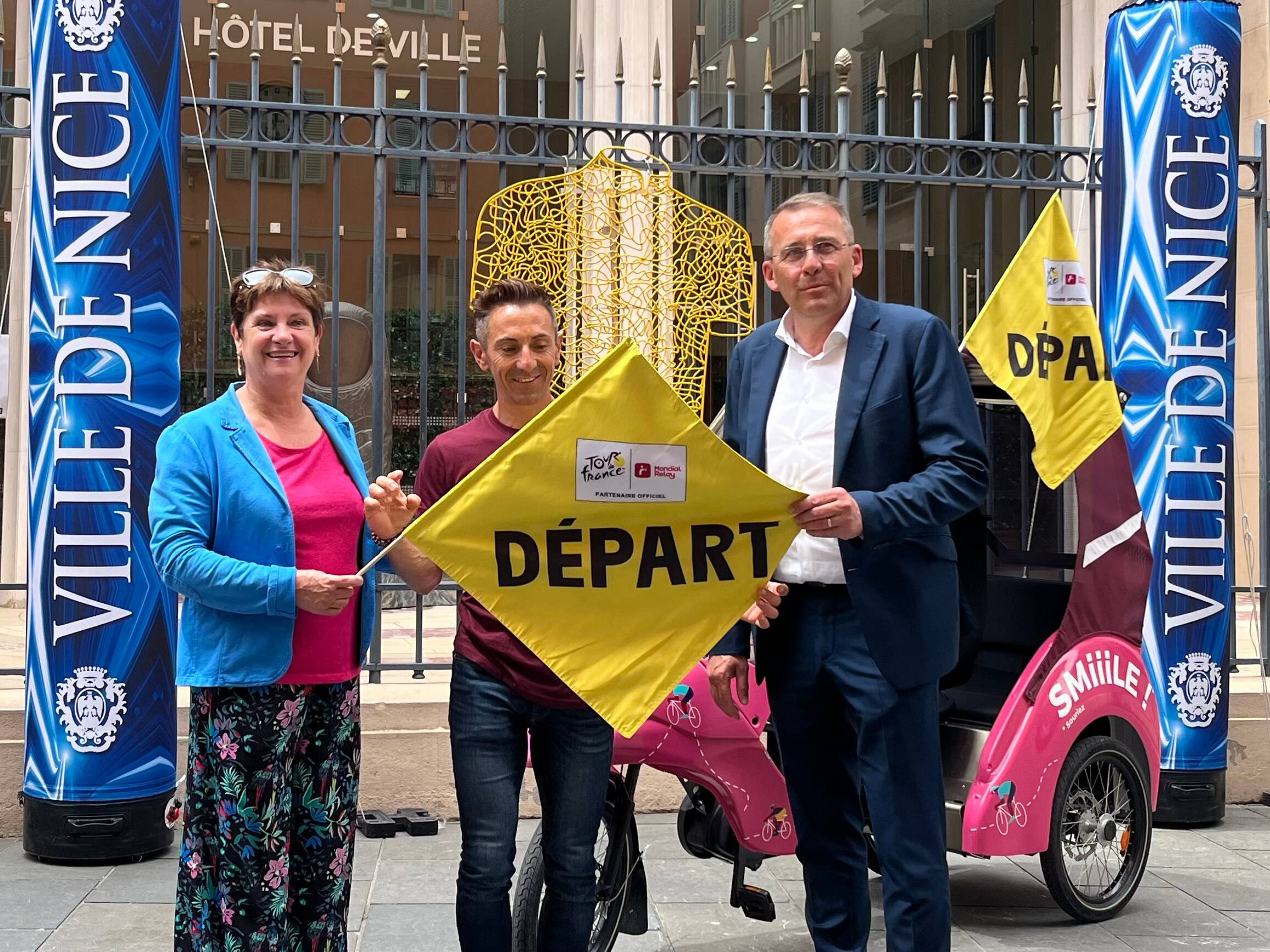 Tour de France 2024 : le drapeau officiel du départ est arrivé à Nice