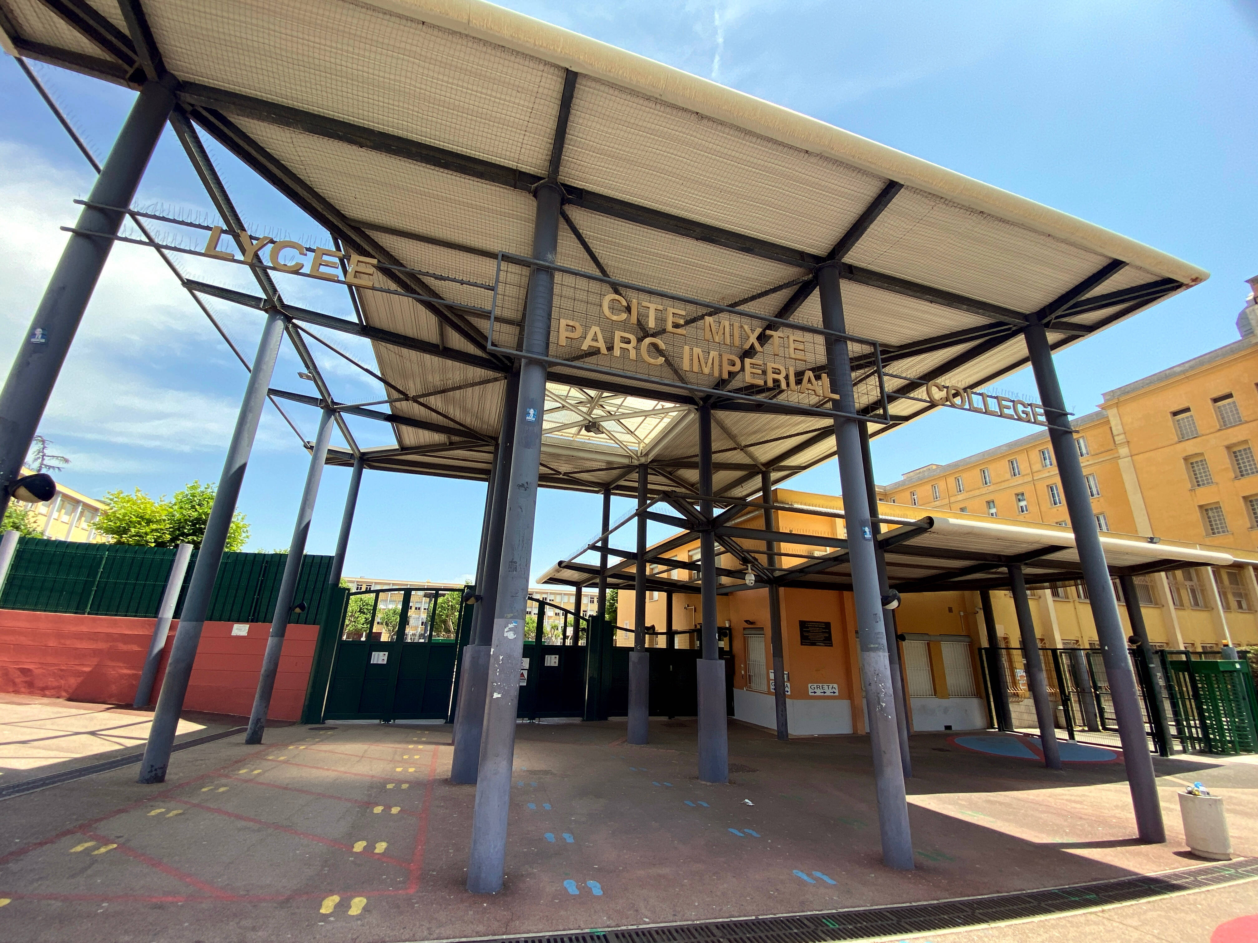 Les parents d'élèves de cet établissement de Nice inquiets seront bientôt reçus par le rectorat, un de leurs représentants toujours contesté