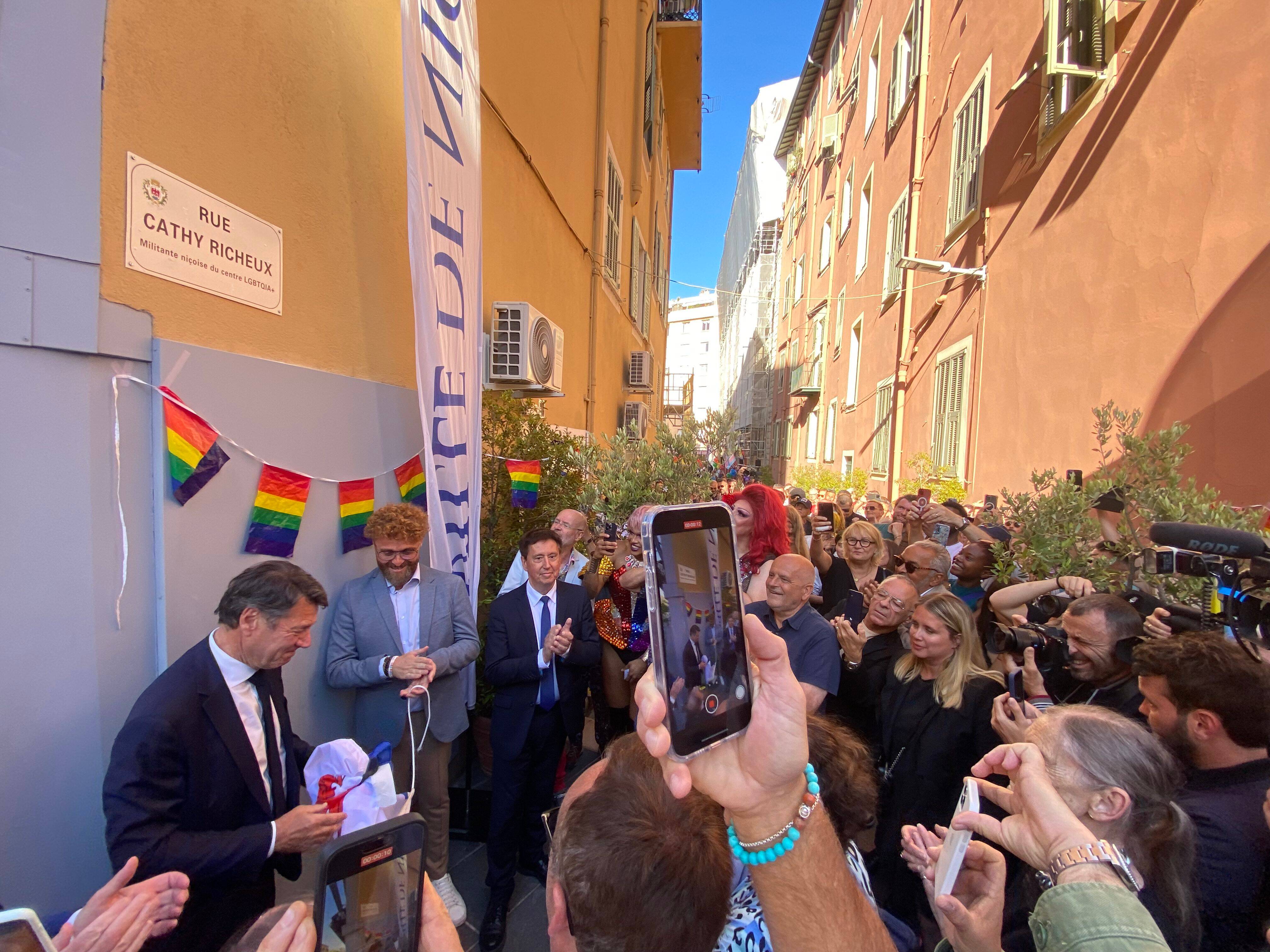 "Devenir une capitale arc-en-ciel": cette rue de Nice porte désormais le nom d'une figure LGBT locale décédée l'an dernier