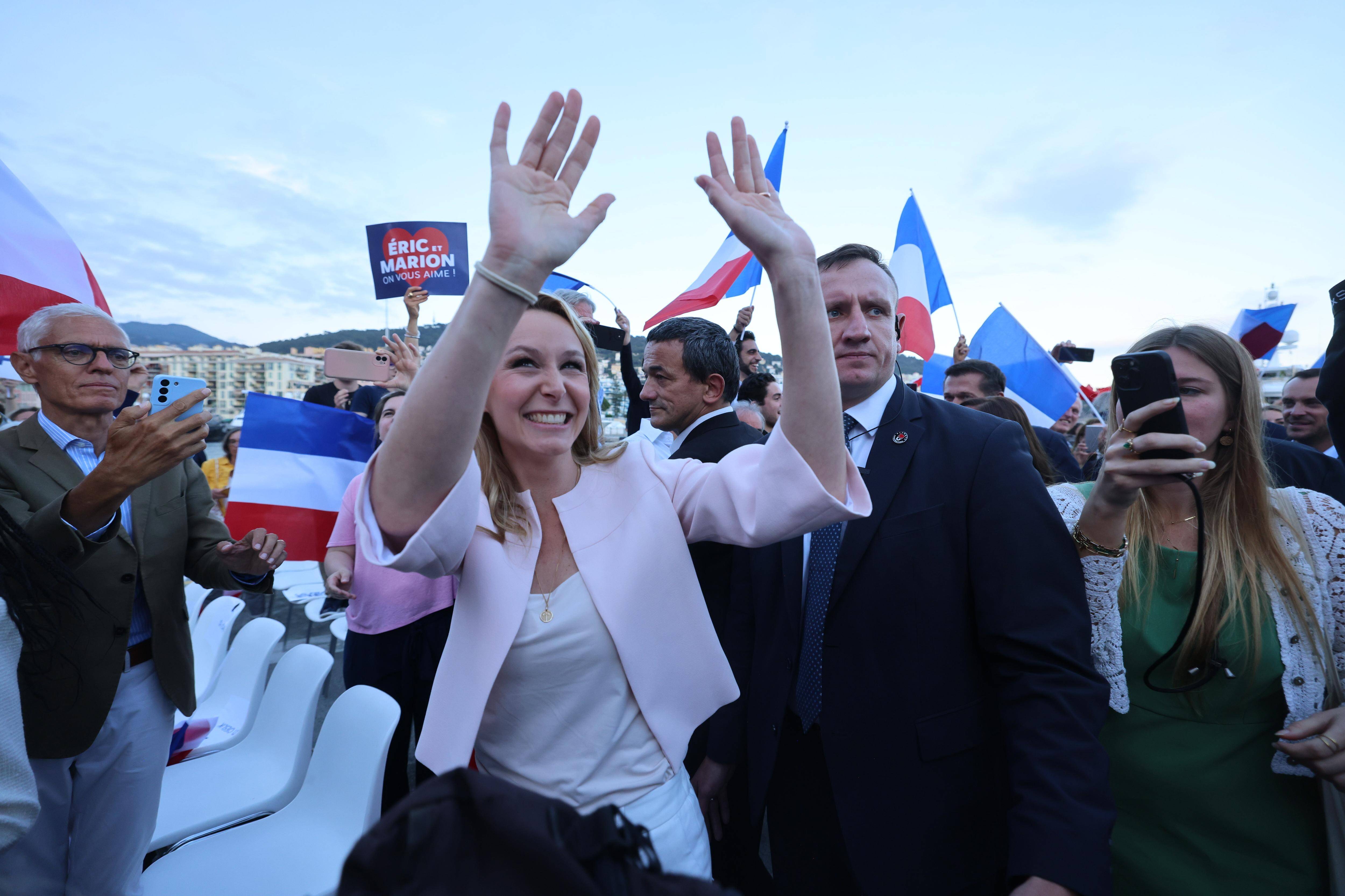 "Jamais la France n'a été à ce point menacée", lance Marion Maréchal lors de son dernier meeting de campagne à Nice