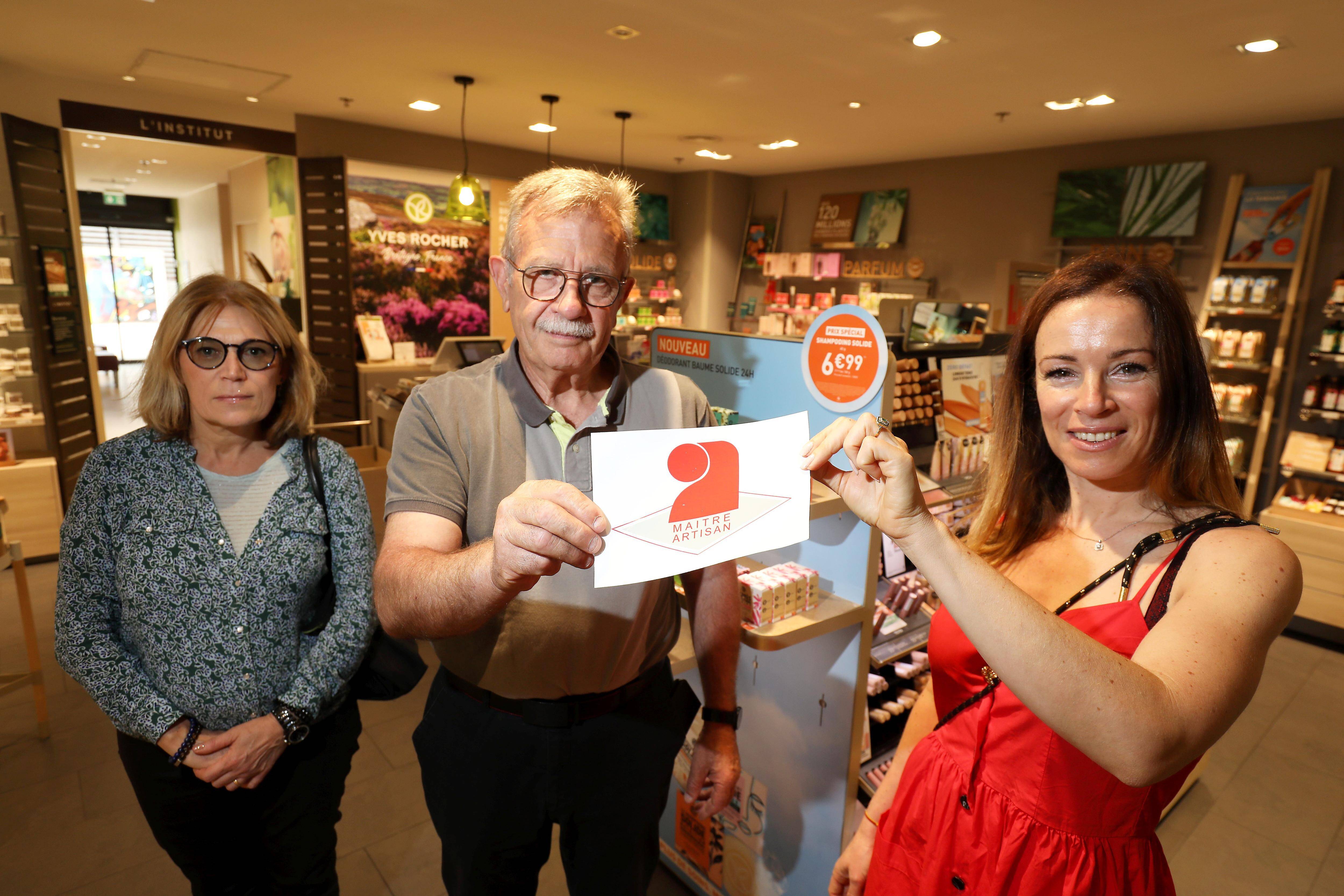 Deux Fréjusiennes auréolées du titre de Maître artisan