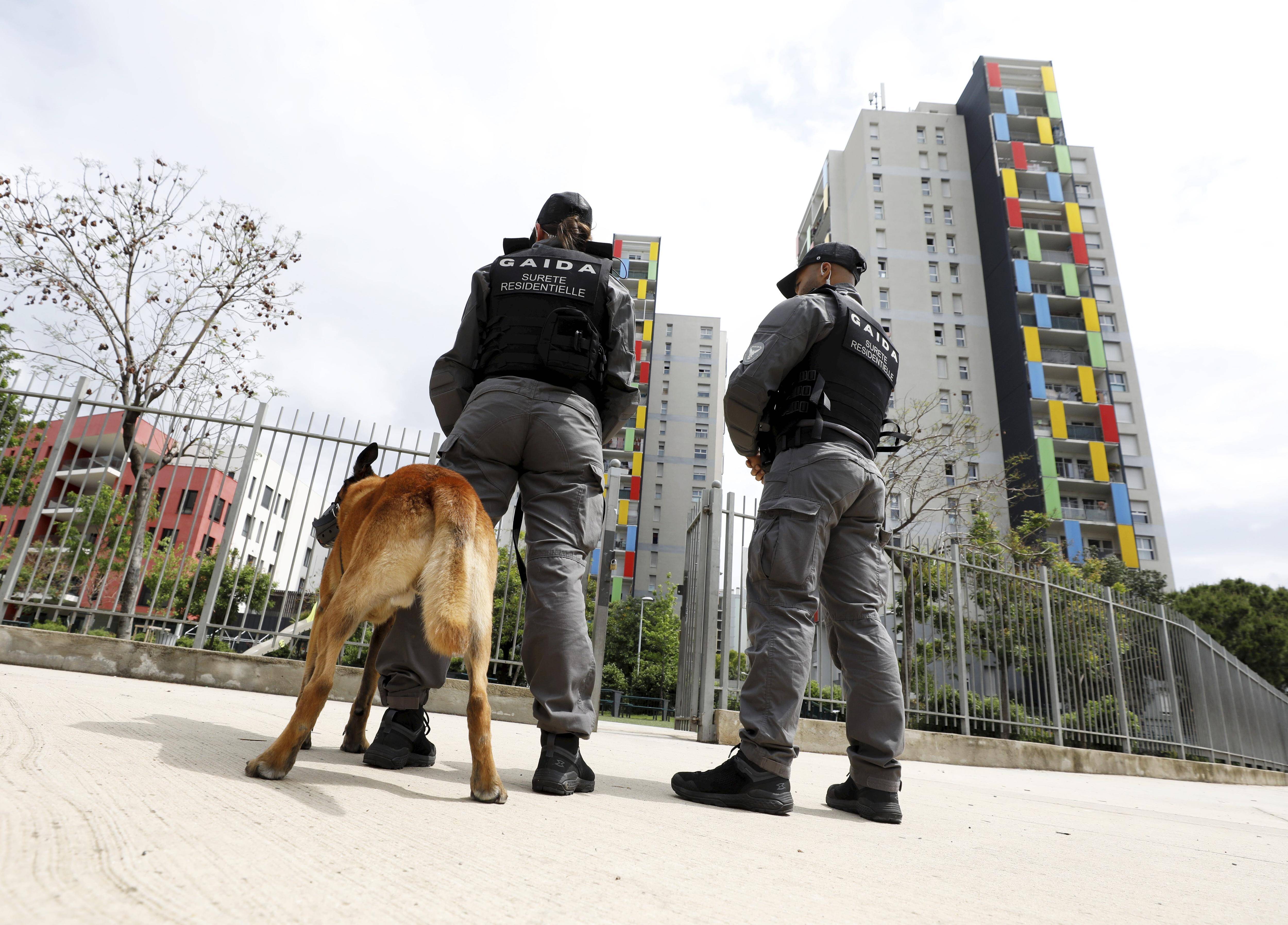 "Je sais pas trop à quoi ça sert": leur rôle, leur mission, l'avis des habitants... On fait le point un mois après l'arrivée de vigiles aux Moulins à Nice