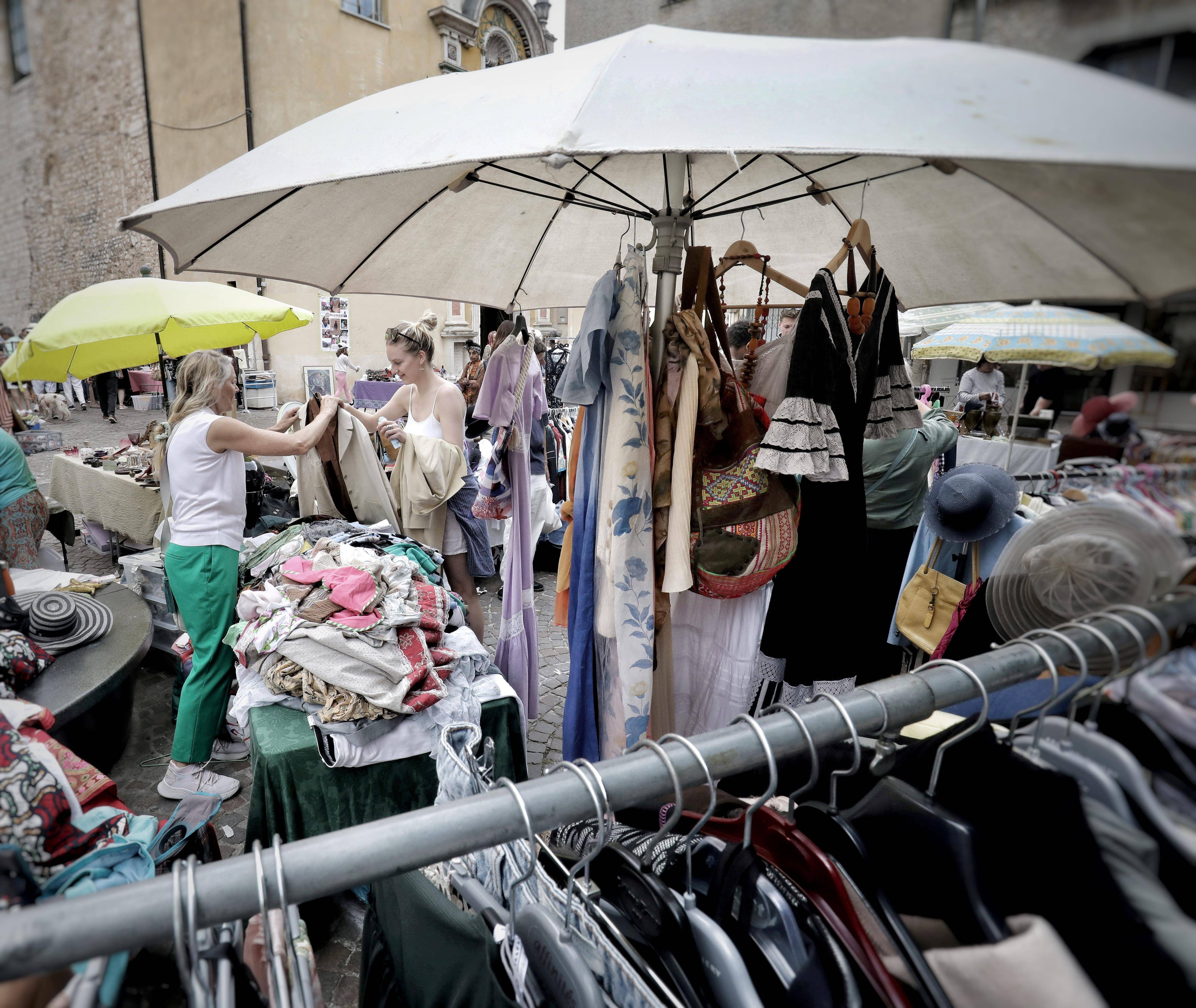 Fait-on encore de bonnes affaires dans les vide-greniers du Var et de la Côte d'Azur?
