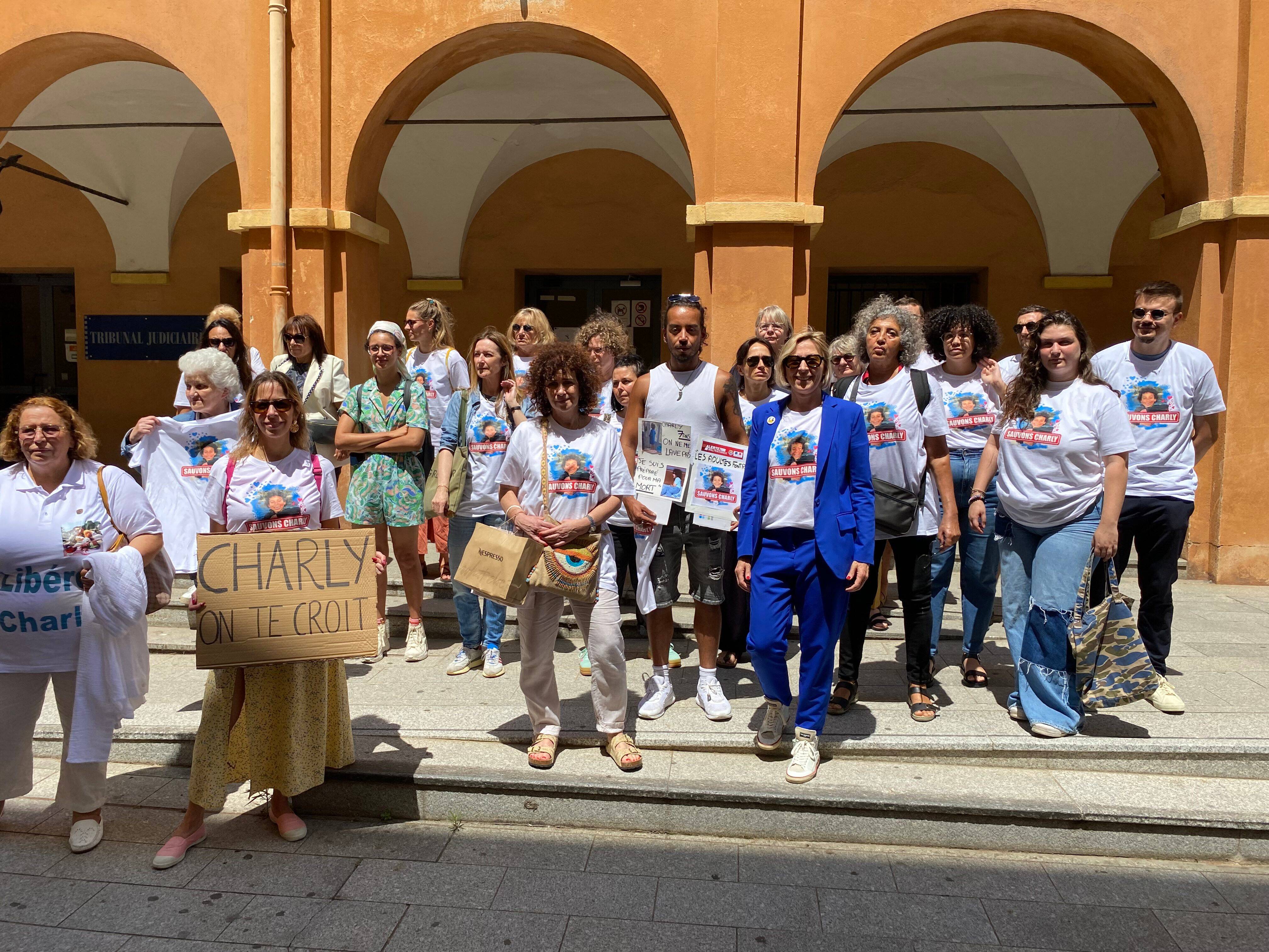 "Le 1er septembre 2023, on m'a arraché Charly": un rassemblement devant le tribunal de Nice autour de cette mère qui se bat pour récupérer son fils